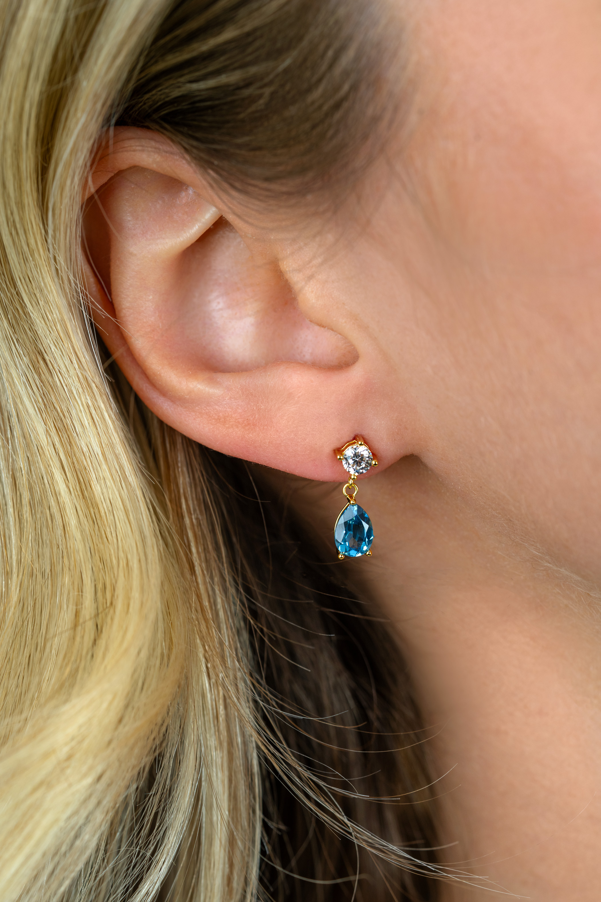 16mm ZINZI gold plated zilveren oorstekers blauwe peer en wit ronde zetting ZIO2744