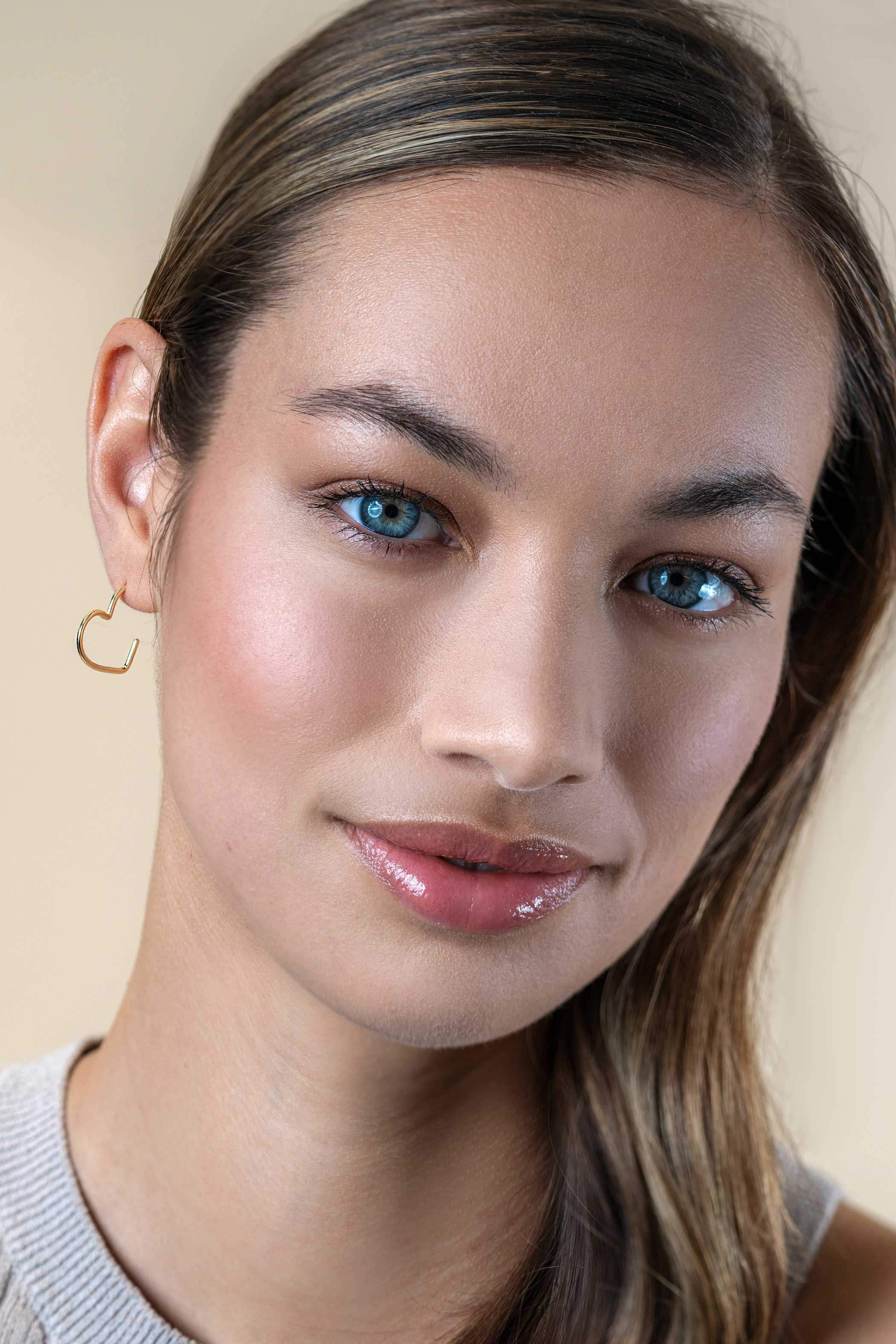 18mm ZINZI gold plated zilveren halve oorringen in hartvorm 1,4mm buisdikte met vlindersluiting ZIO2584G
