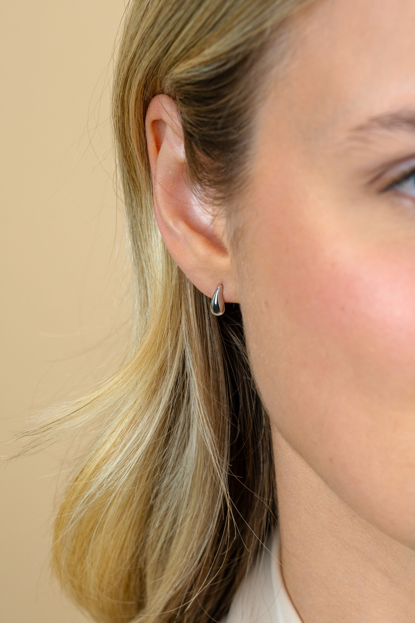 8,5mm ZINZI zilveren oorstekers druppelvorm  ZIO2719