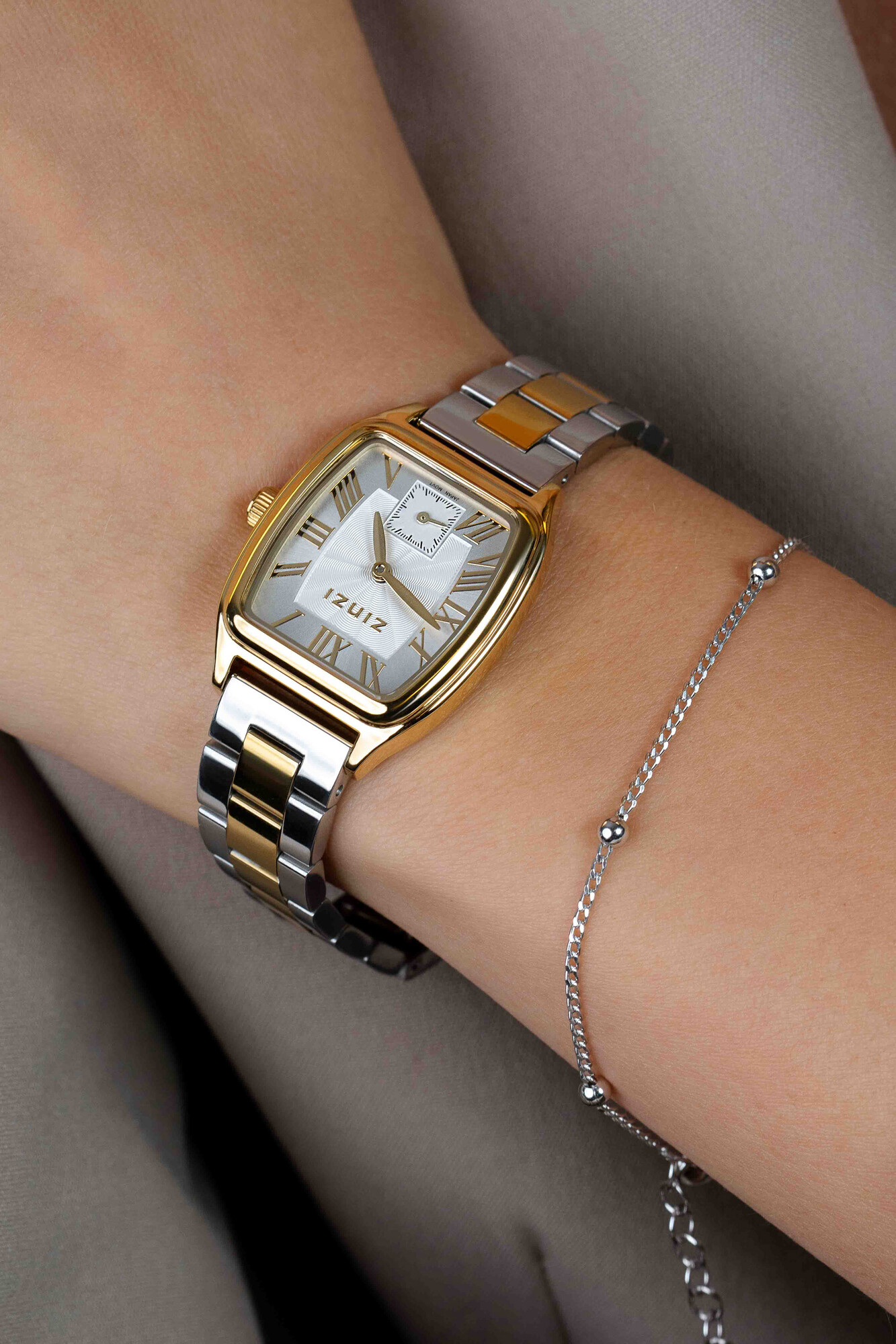 ZINZI Contour bicolor horloge zilveren sunray wijzerplaat en vintage kast stalen bicolor schakelband 26mm extra dun ZIW3033
