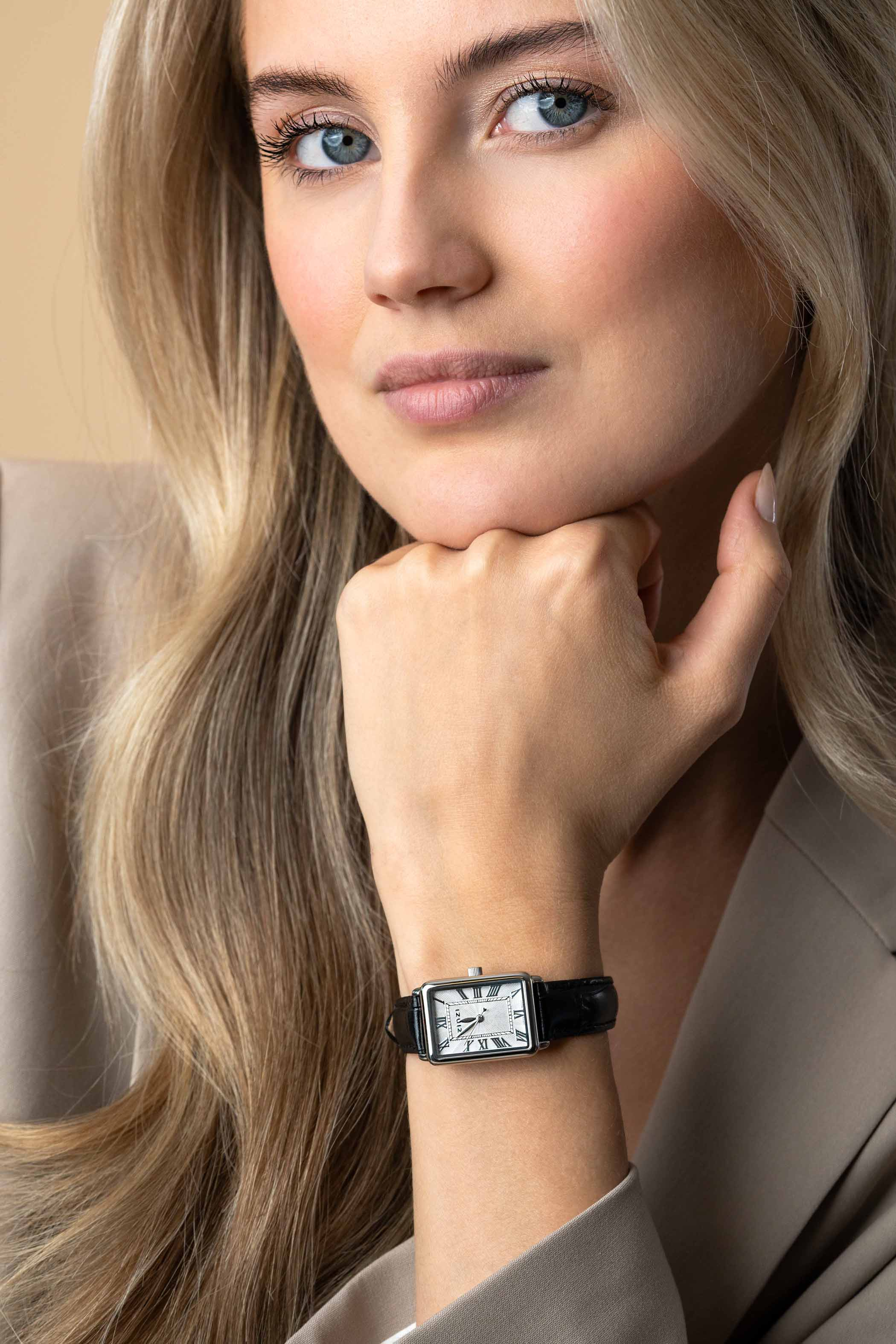 ZINZI Elegance horloge witte wijzerplaat en rechthoekige kast zwarte leren band 28mm extra dun ZIW1906Z
