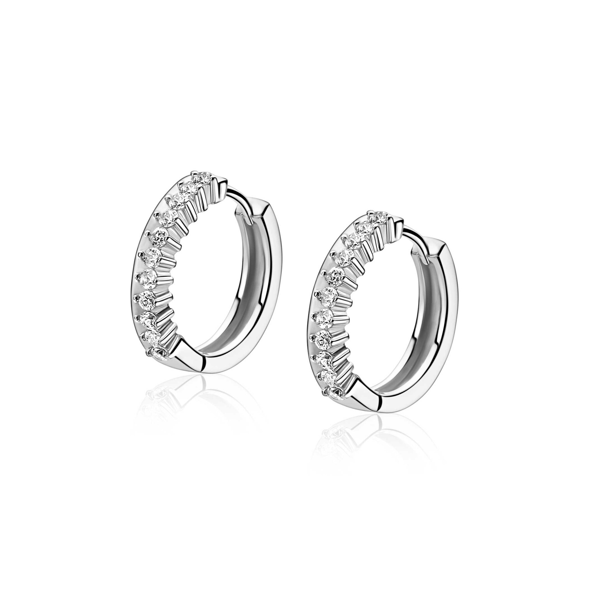 15mm ZINZI zilveren oorringen bezet met een rij witte zirkonia’s in verfijnde chatonzetting, luxe klapsluiting ZIO2870