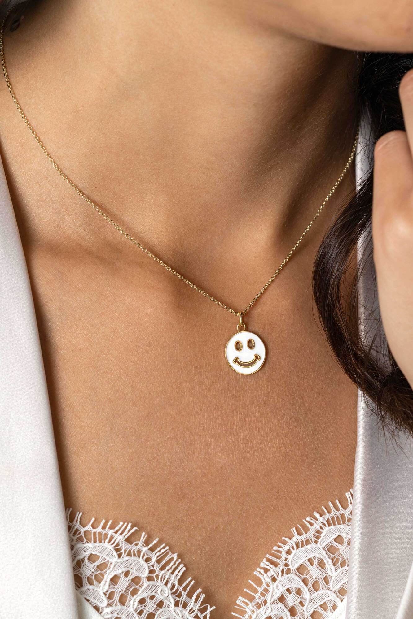 ZINZI gold plated zilveren hanger smiley rond 15mm met wit emaille ZIH2312W (zonder collier)