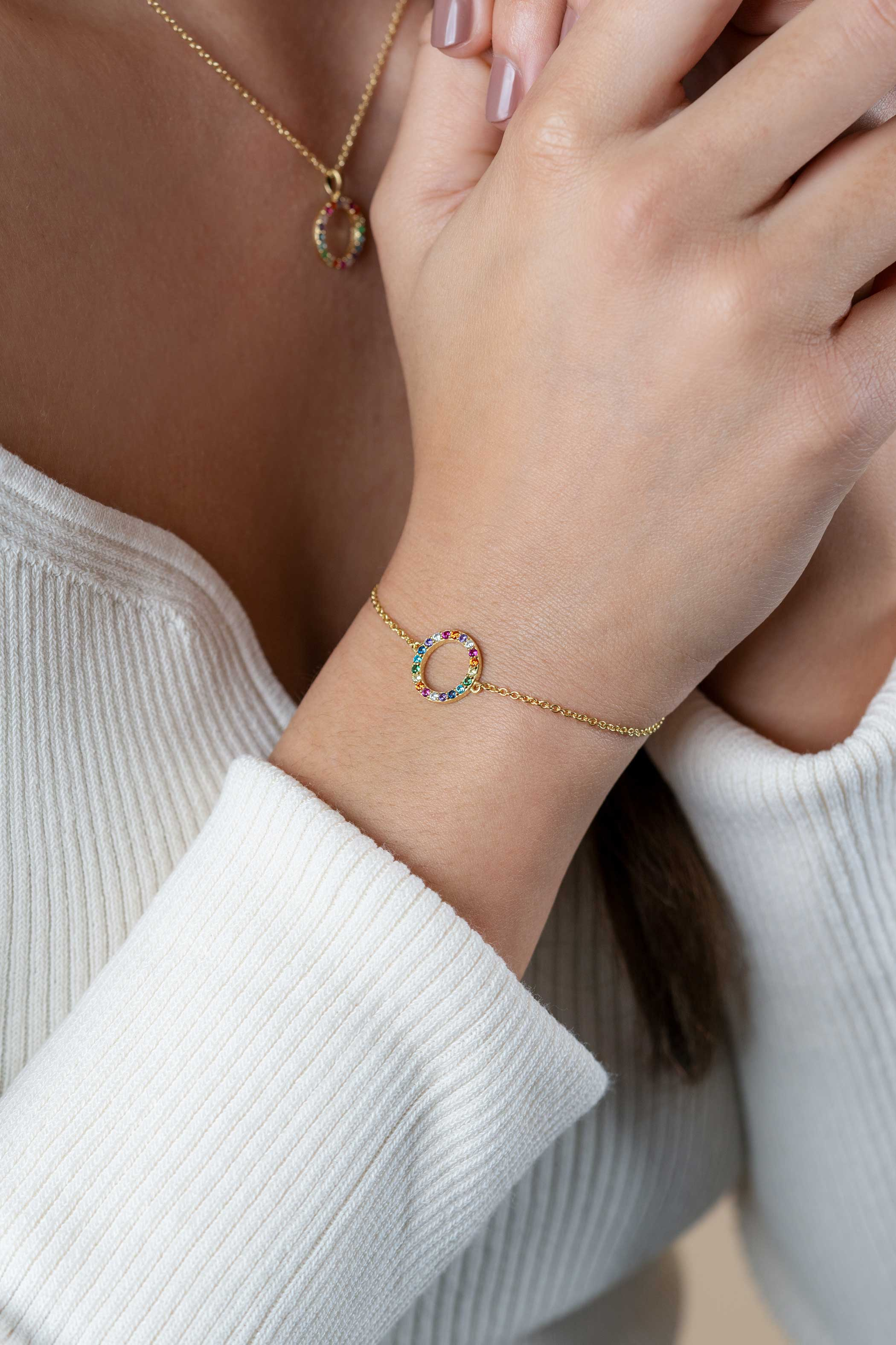 ZINZI gold plated zilveren armband met open rondje 12mm bezet regenboog 17-20cm ZIA2170
