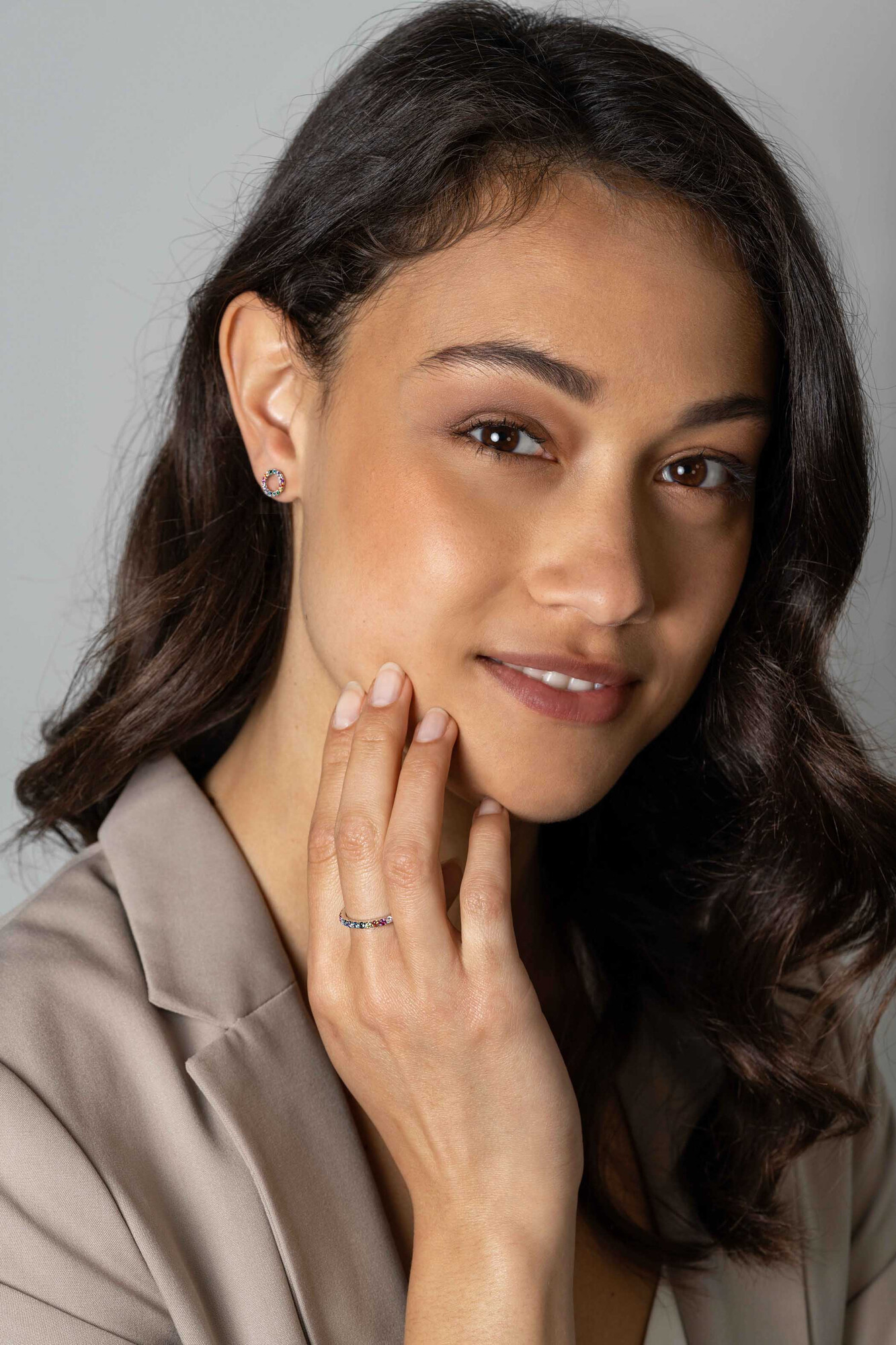 ZINZI zilveren oorknoppen 8mm bezet met regenboog kleurstenen ZIO2170Z