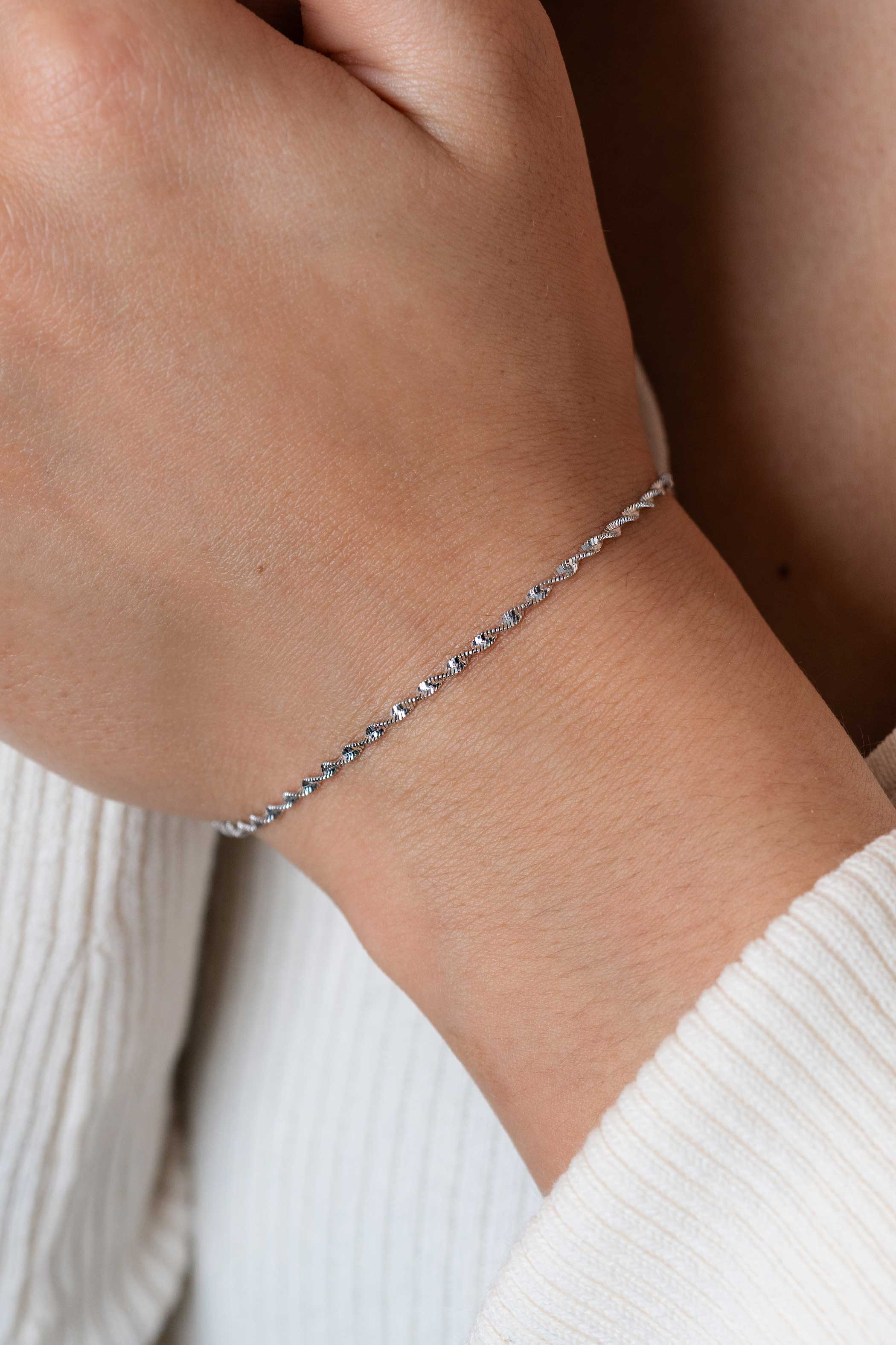 ZINZI zilveren singapore armband met glinsterende gedraaide schakels 1,9mm breed 17-20cm ZIA2585
