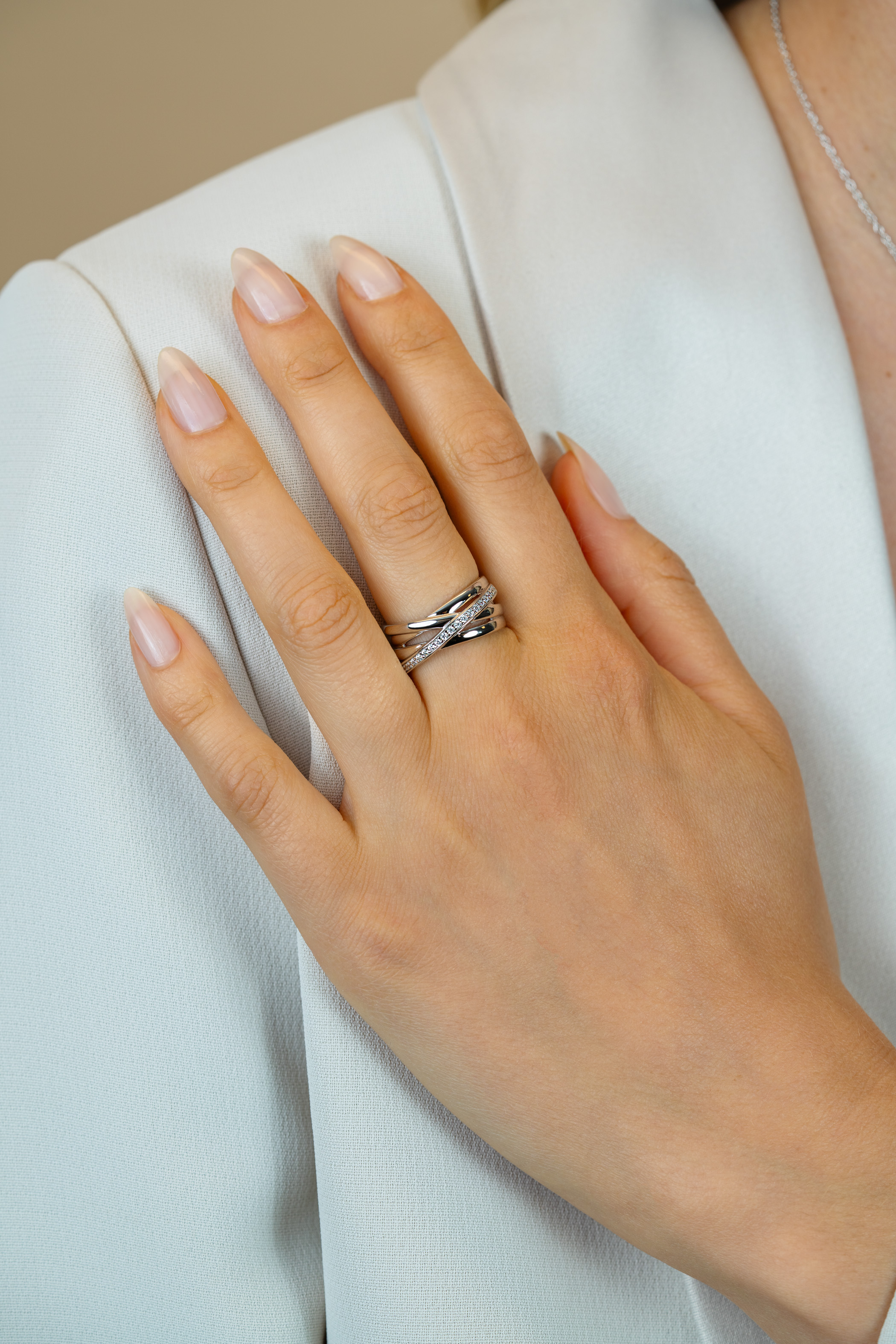 ZINZI zilveren brede cross-over ring glad wit ZIR1790