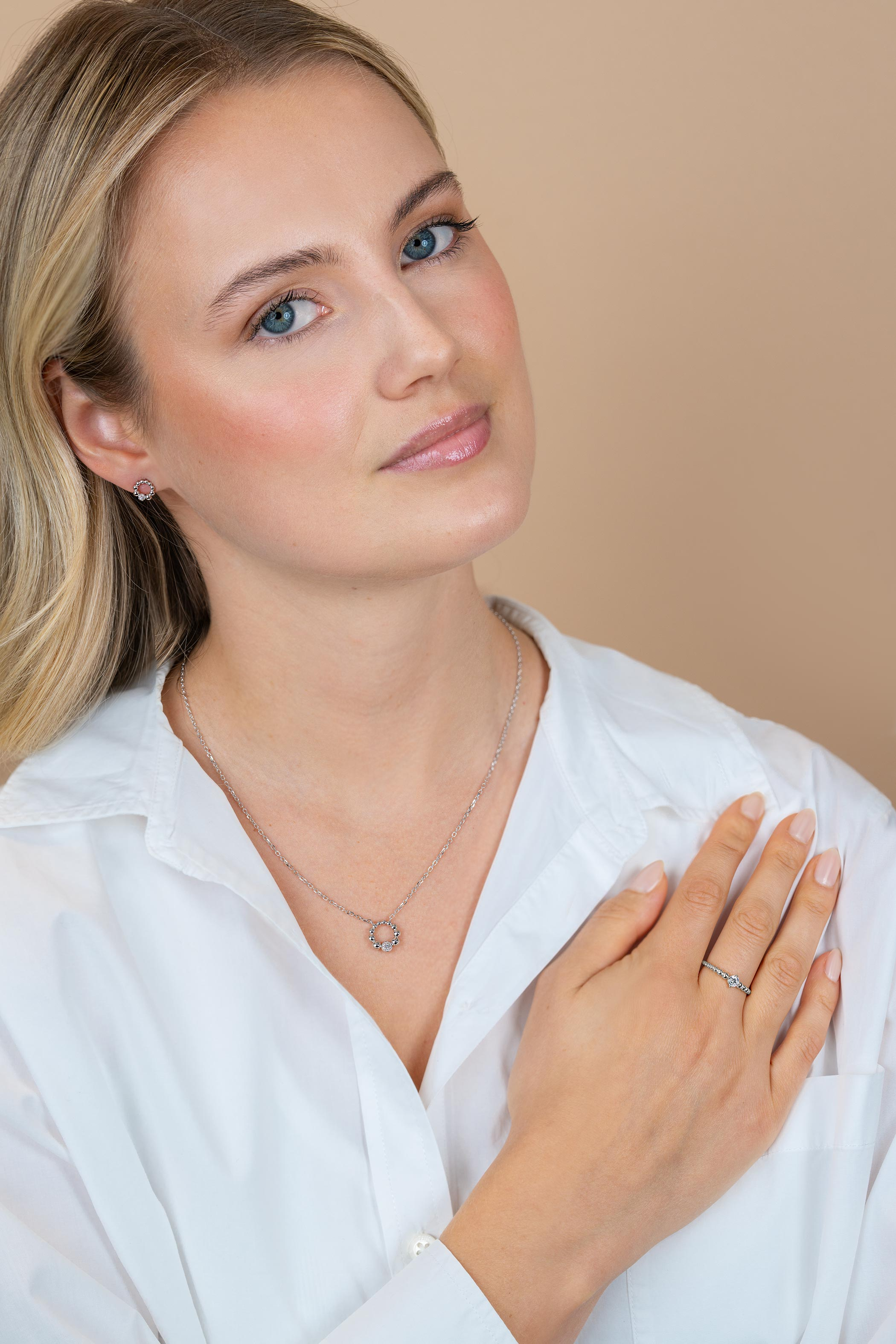 ZINZI zilveren ring met bolletjes motief en witte zirkonia's ZIR2817C