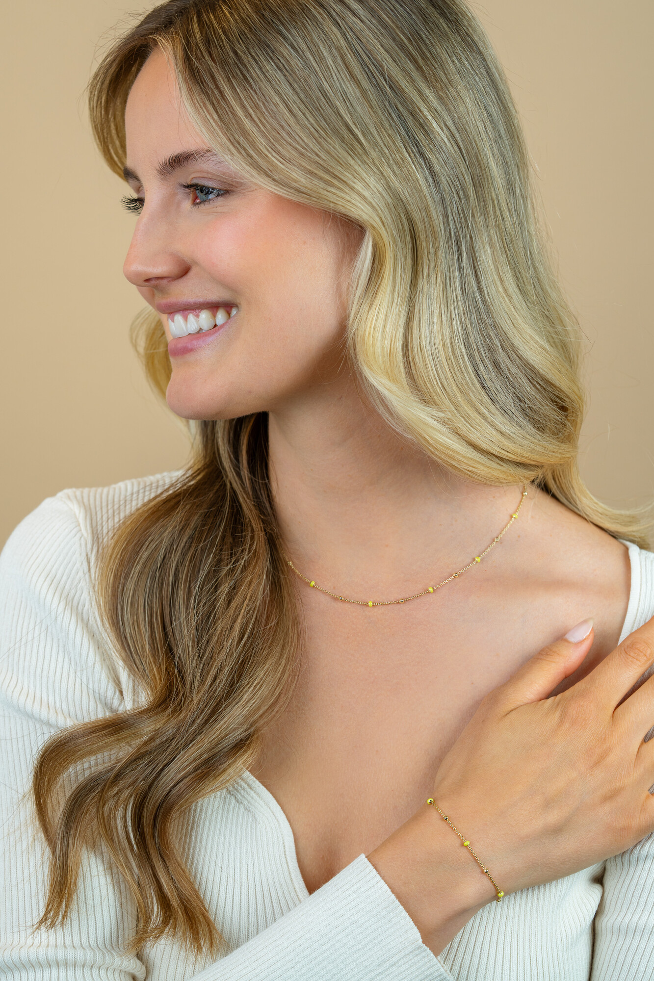 ZINZI gold plated zilveren fantasie ketting met 13 geelgroene donuts en glanzende bolletjes 42-45cm ZIC2508