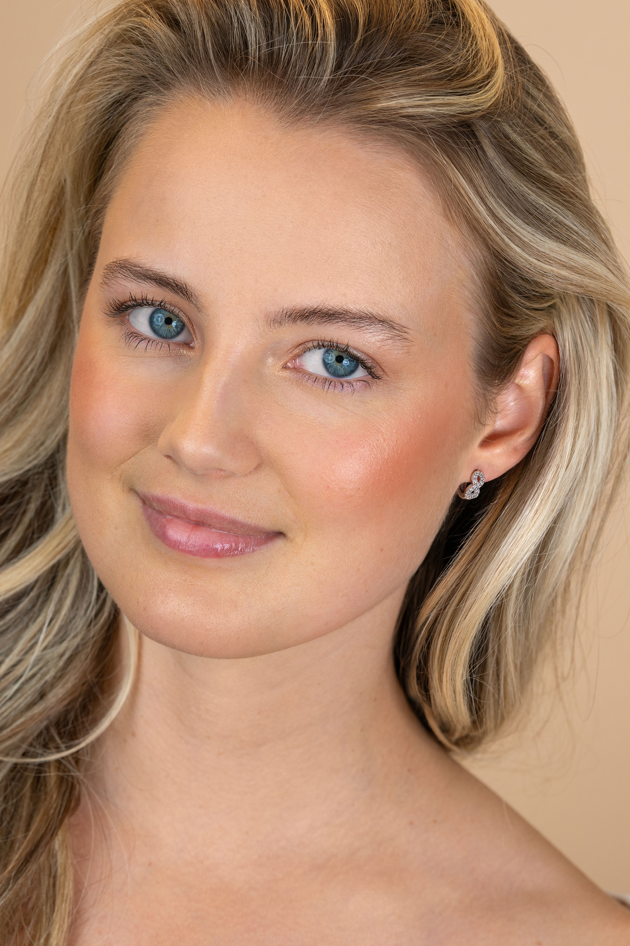 12,5mm ZINZI zilveren oorringen met Infinity-symbool bezet met zirkonia’s en luxe klapsluiting ZIO2790