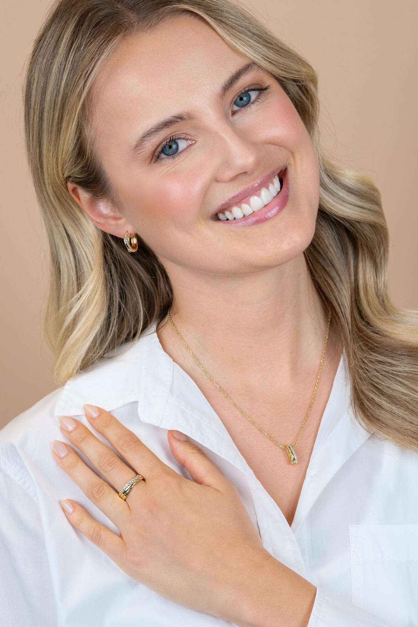 16,5mm ZINZI goldplated zilveren cross-over oorringen met luxe scharniersluiting 5mm breed ZIO2801