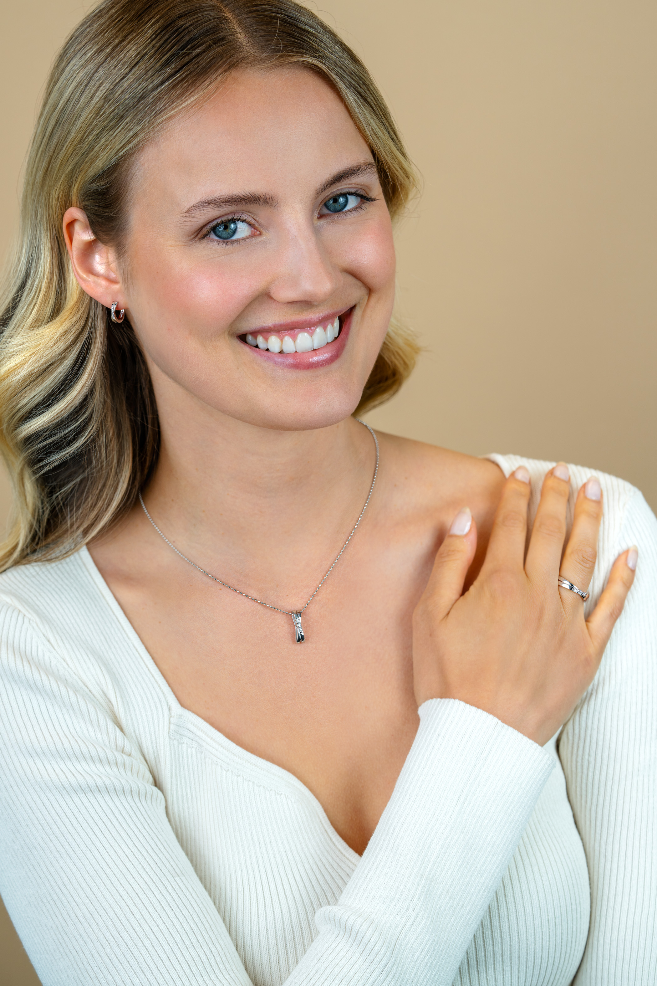 ZINZI zilveren ring kruislings wit ZIR2039