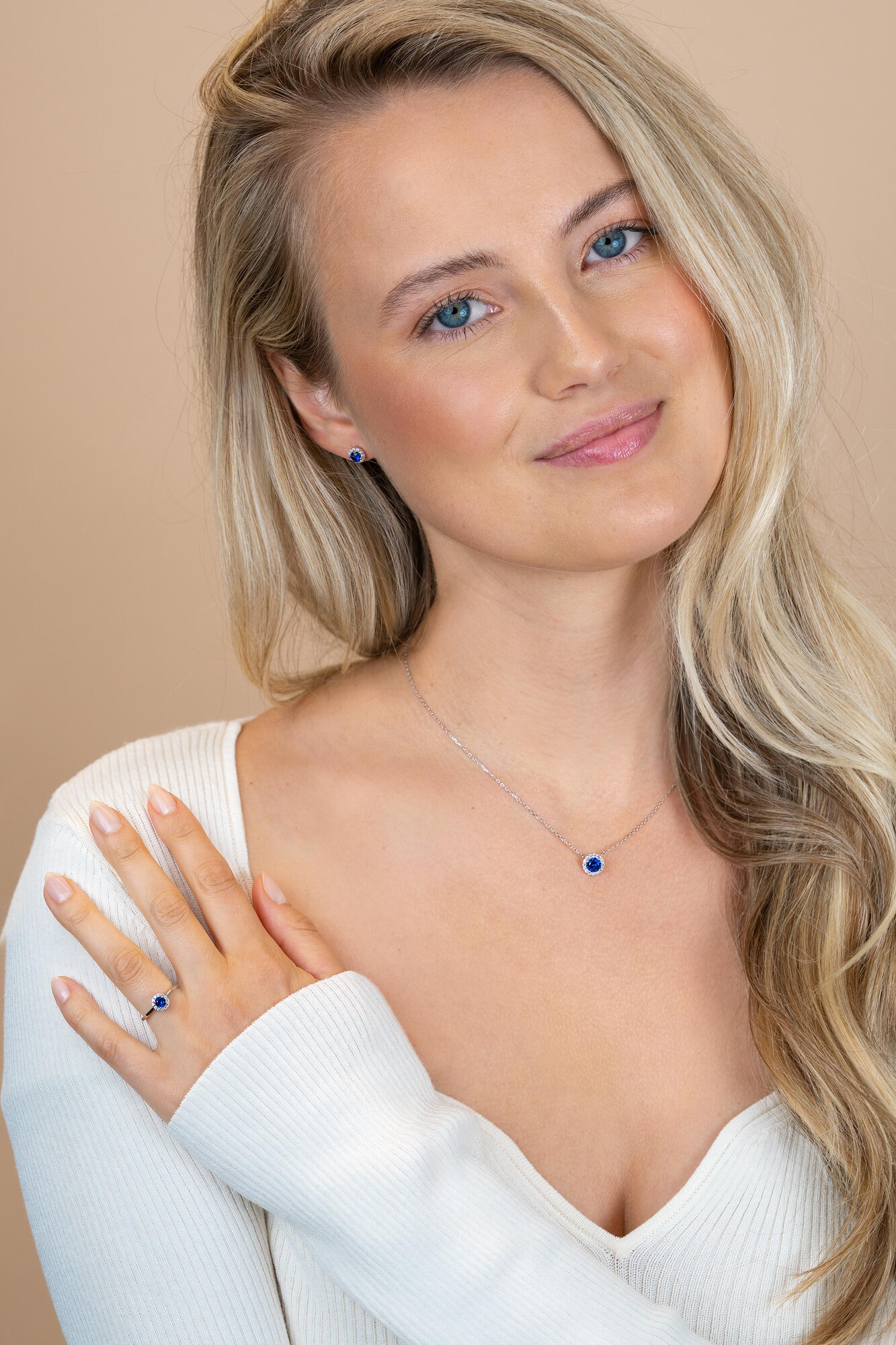 6,5mm ZINZI zilveren oorstekers met saffierblauwe kleursteen in entourage zetting ZIO2697B