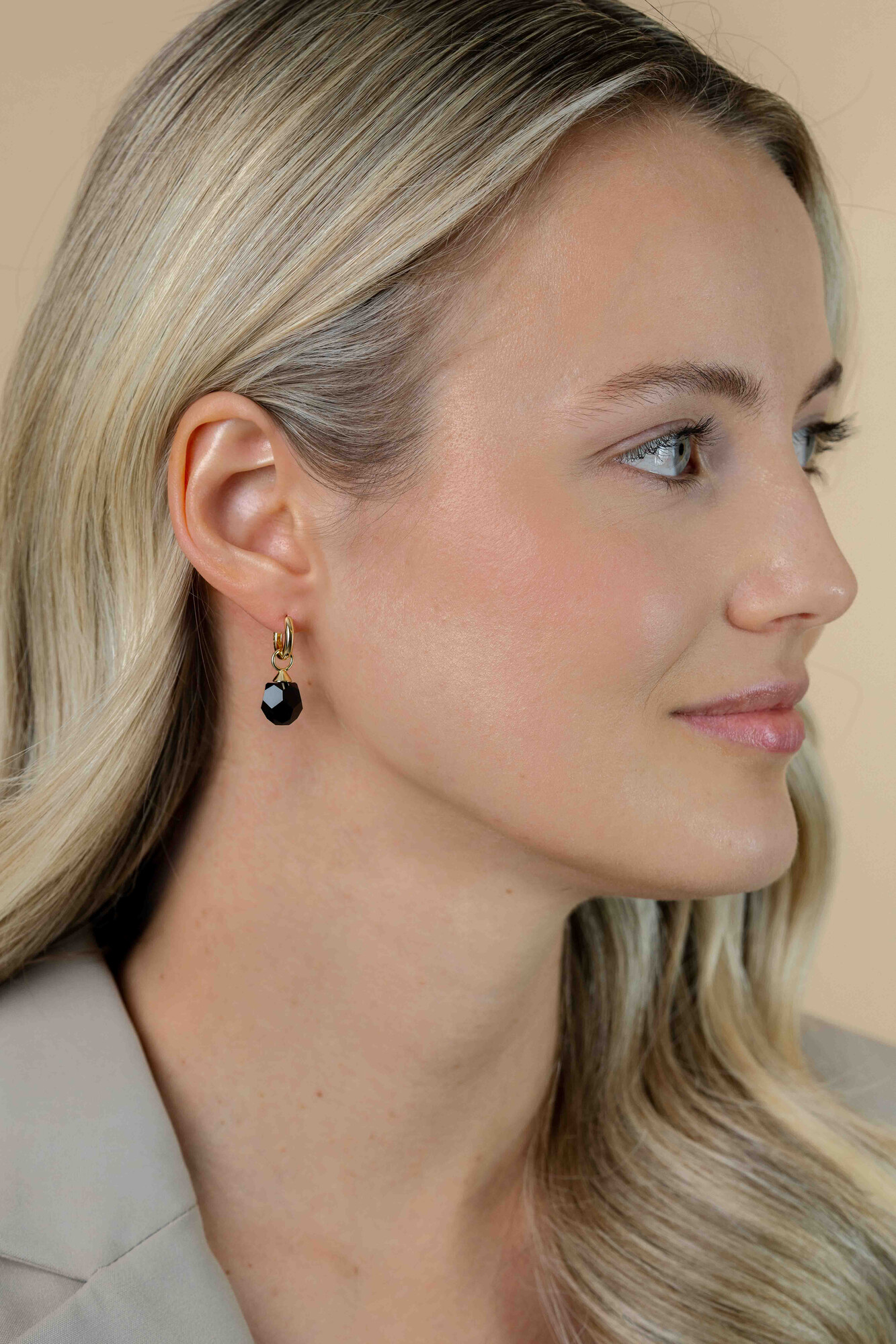 ZINZI gold plated zilveren oorbedels zwarte bead 10mm ZICH266ZG (zonder oorringen)