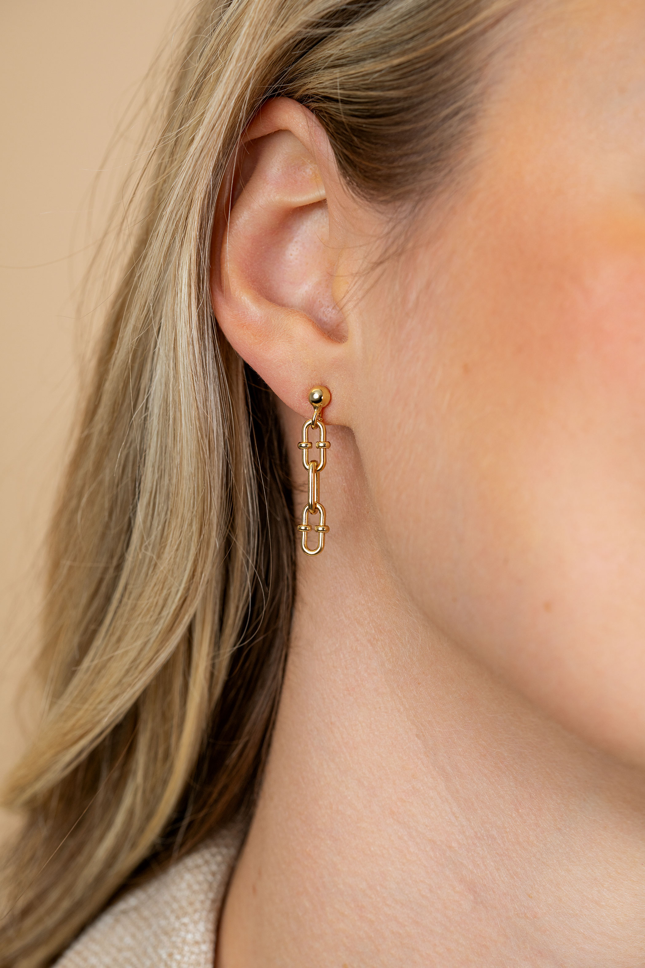 30mm ZINZI goldplated zilveren oorstekers met drie trendy ovale schakels ZIO2798