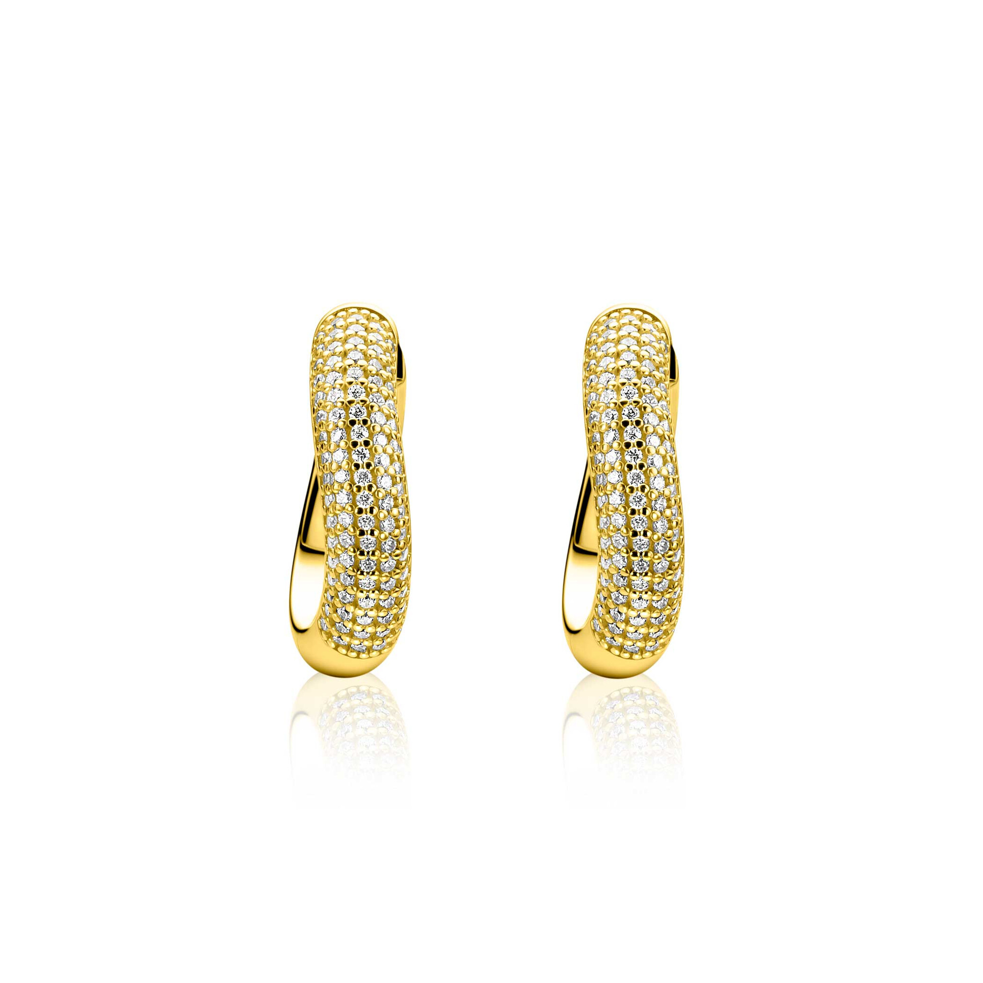 17mm ZINZI gold plated zilveren oorringen volledig bezet met pavé gezette witte zirkonia’s in een vloeiende lijn, luxe klapsluiting ZIO2883Y