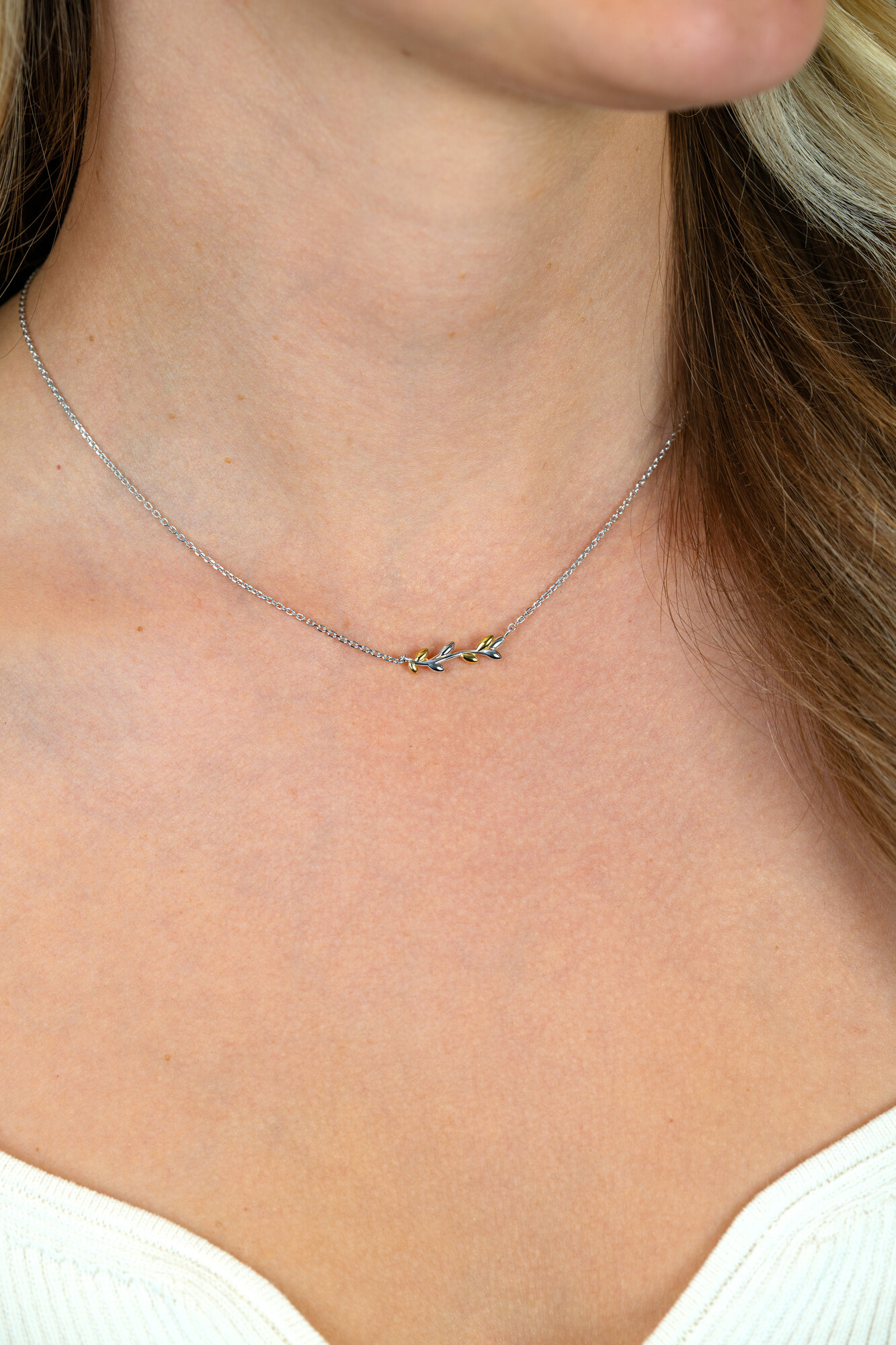 ZINZI zilveren ketting 42–45cm met sierlijk bicolor takje met bladeren ZIC2740