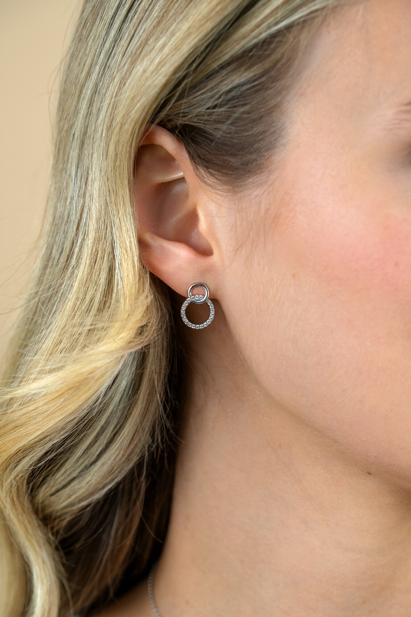 ZINZI zilveren oorknoppen 2 open rondjes verbonden wit ZIO1782
