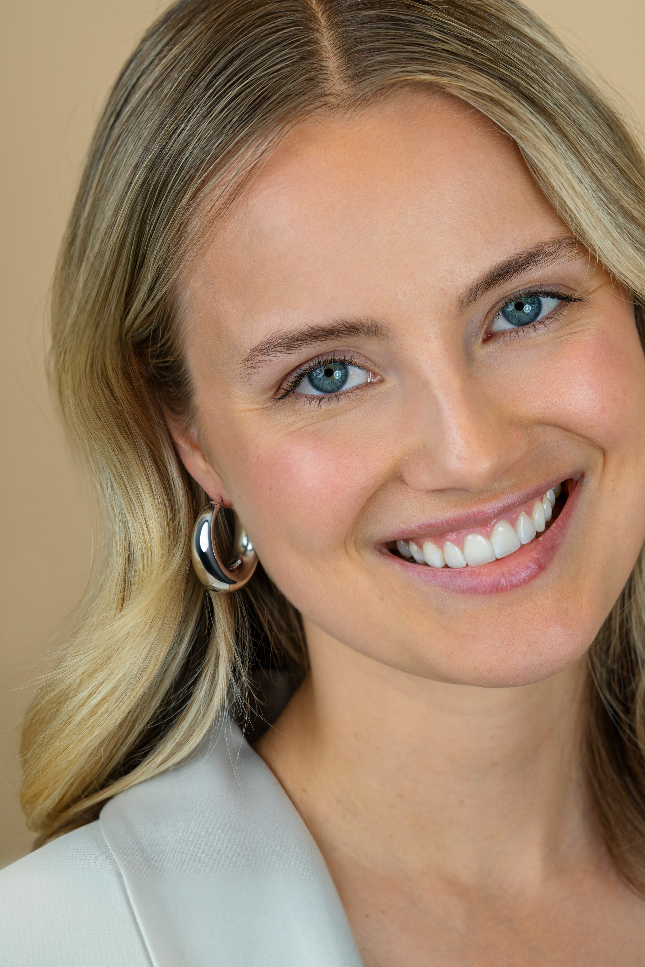 31mm ZINZI zilveren oorringen met brede buis (9mm) en ovaal model, handige bovensluiting ZIO2750