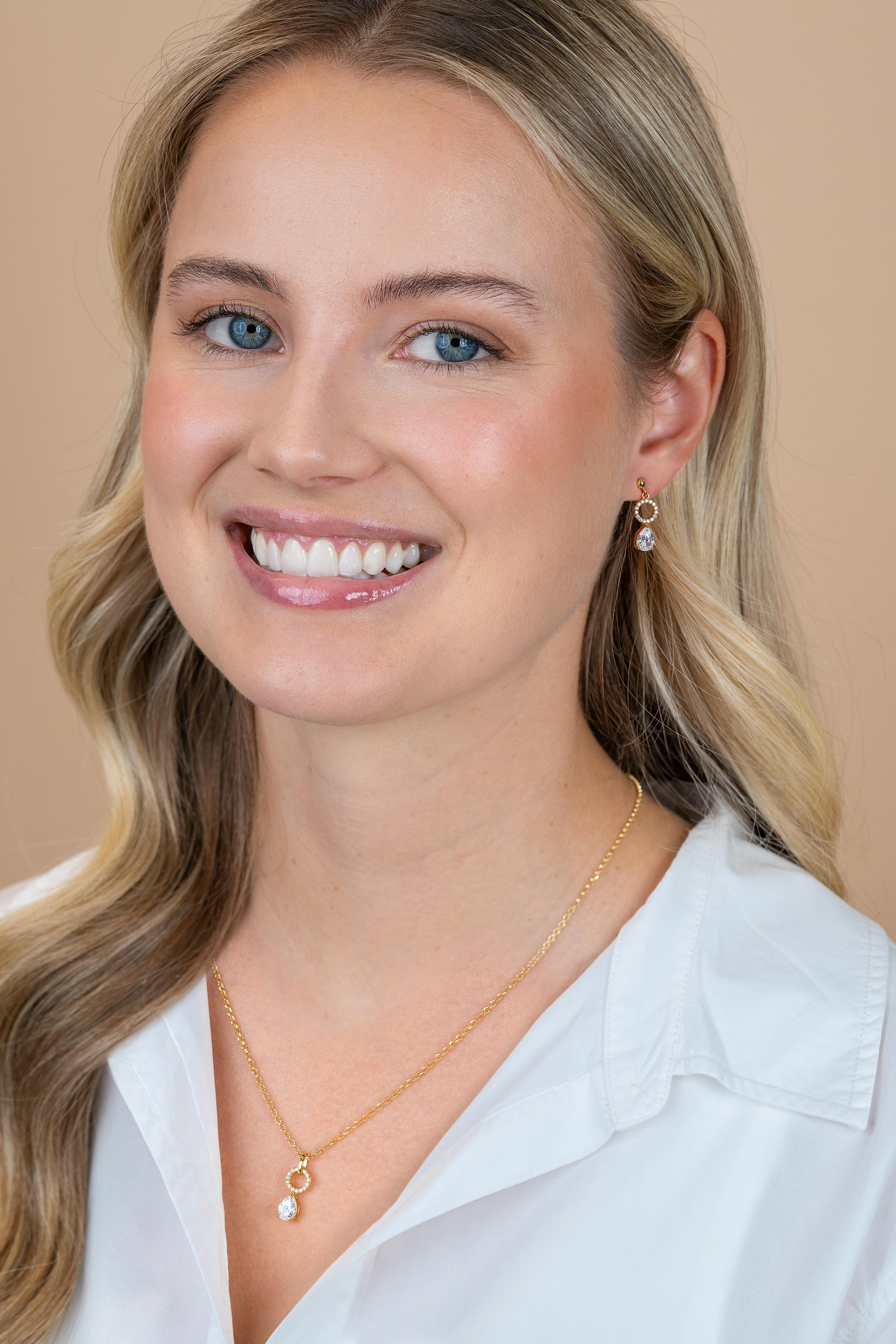 ZINZI gold plated zilveren ketting 45cm met open rondje witte zirconia's en peervormige hanger ZIC2796
