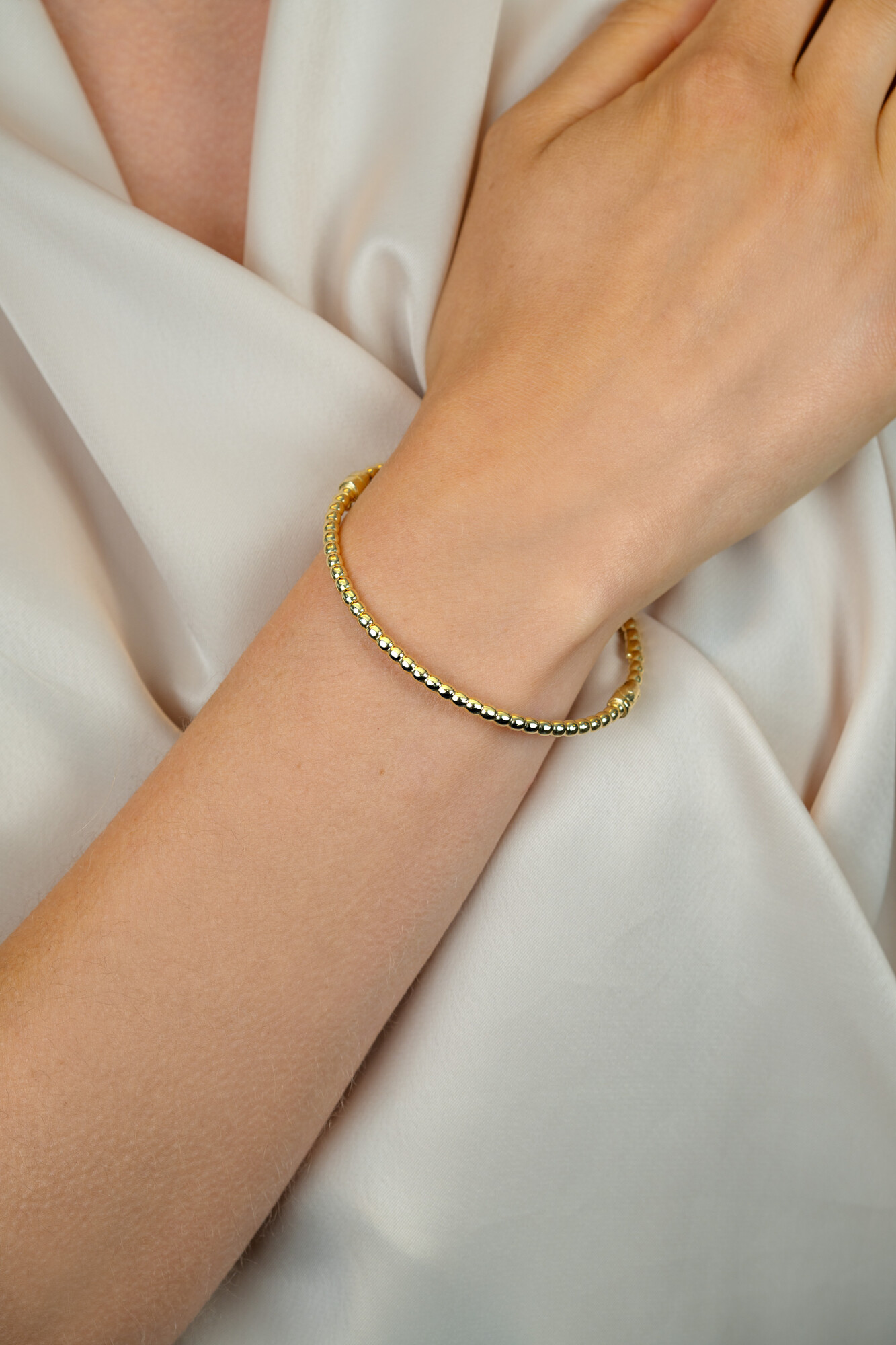 ZINZI gold plated zilveren bangle armband met bolletjes-motief 3mm en luxe scharniersluiting ZIA2755G
