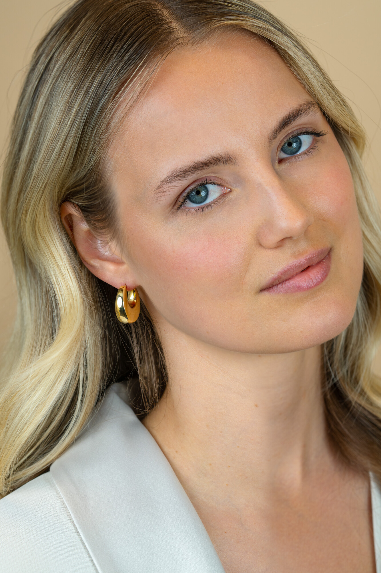 22mm ZINZI gold plated zilveren oorringen met brede buis (7mm) en rond aflopend, handige bovensluiting  ZIO2751G