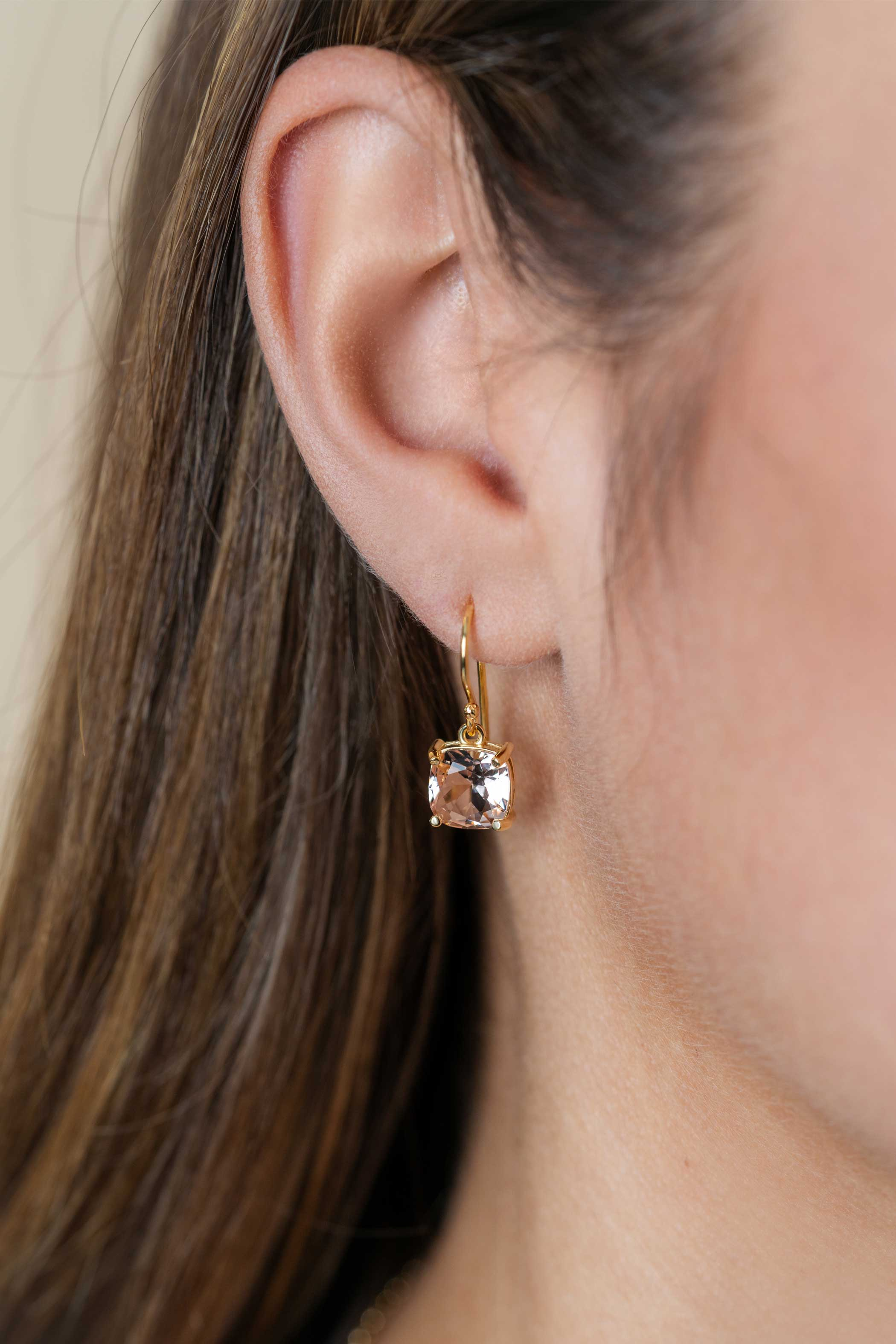 24mm ZINZI gold plated zilveren oorhangers met trendy vierkante kleursteen in licht roze ZIO2579
