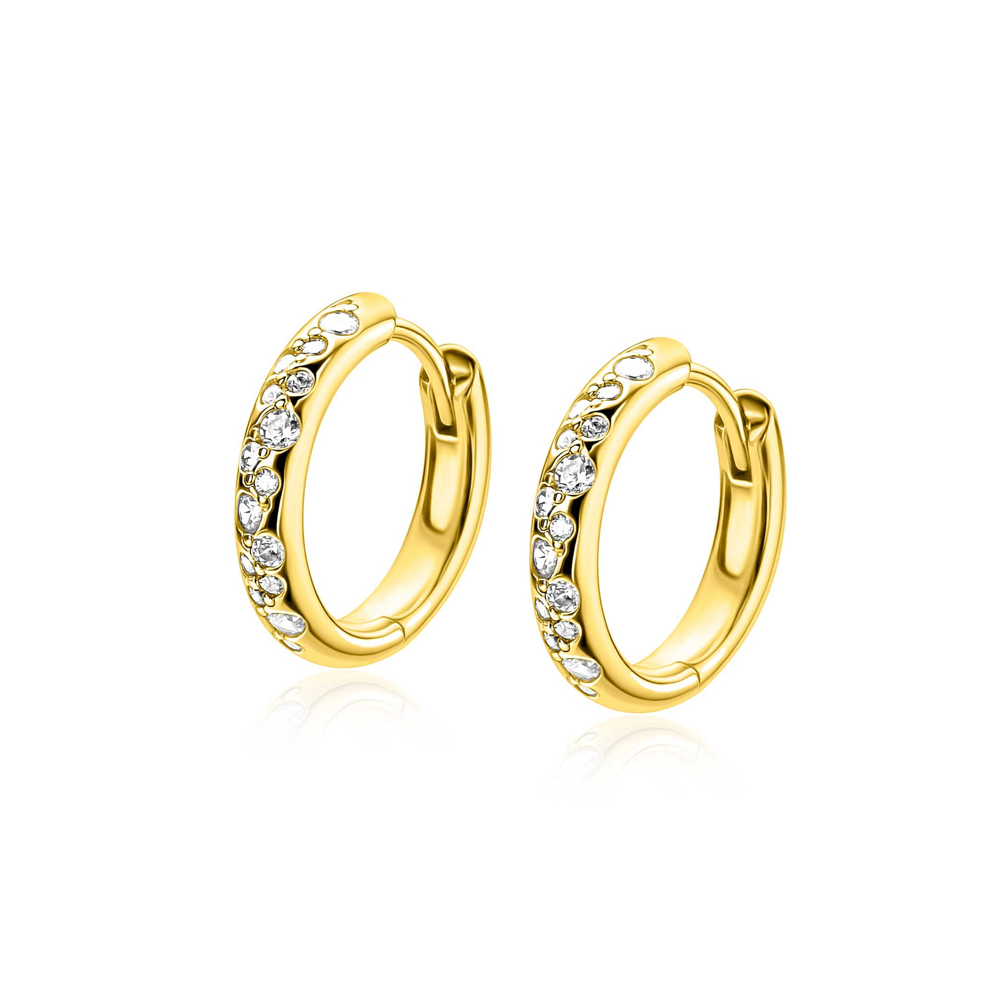 15mm ZINZI goldplated zilveren oorringen met witte zirkonia’s in speelse druppelvorm verwerkt, luxe klapsluiting ZIO2871