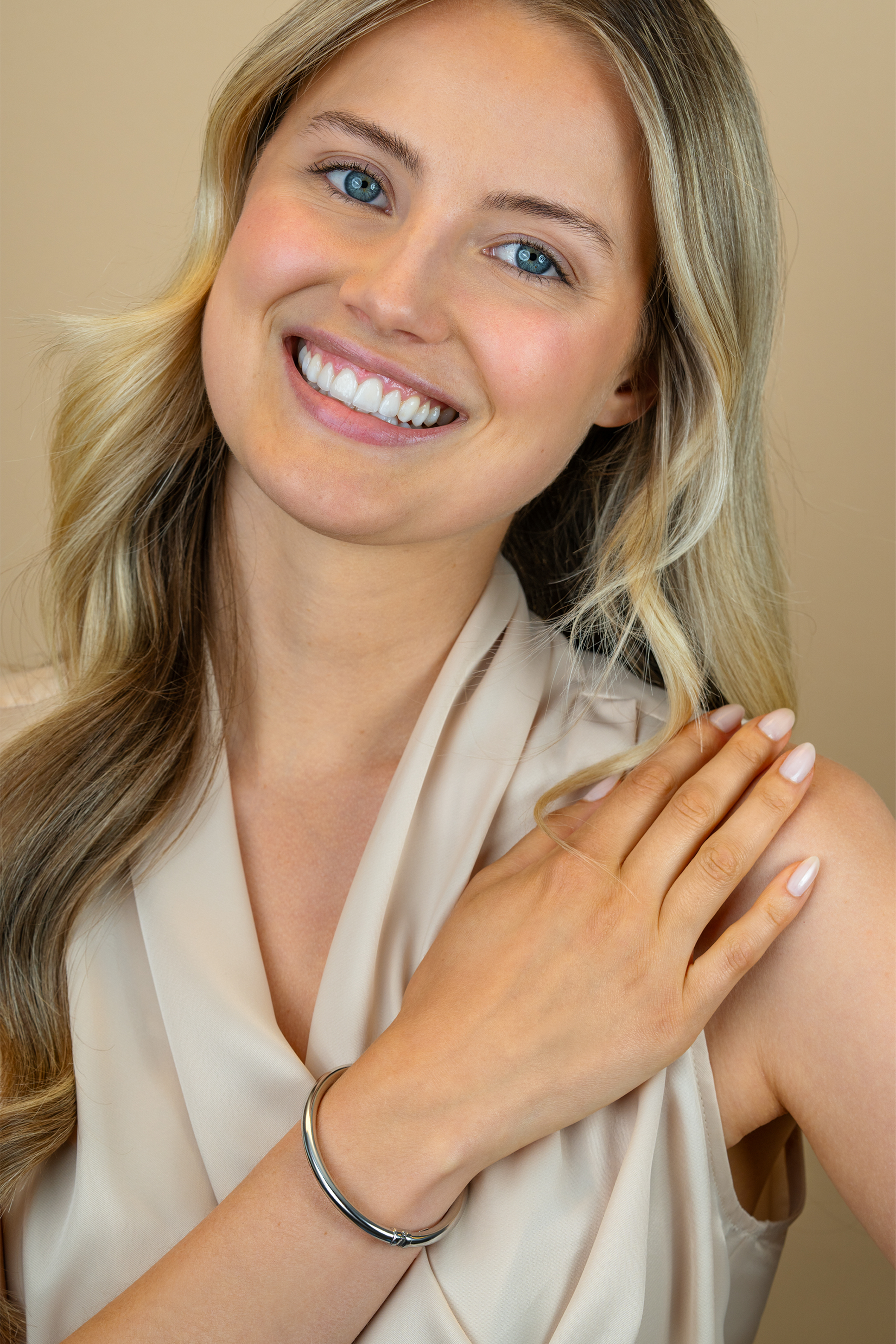 ZINZI zilveren bangle armband glad 5mm ronde buis en luxe scharniersluiting ZIA2754