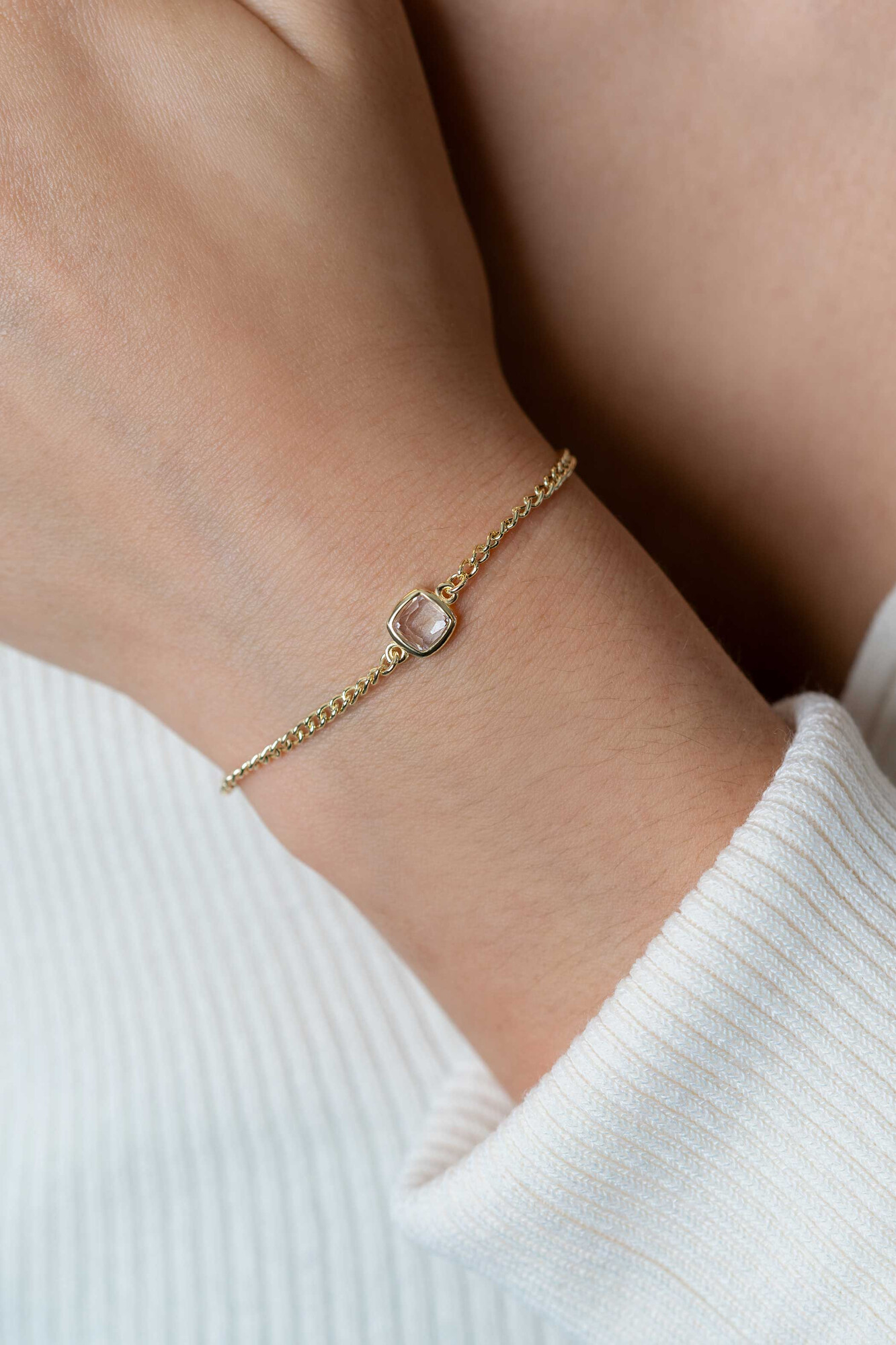 ZINZI gold plated zilveren gourmet armband met vierkante zetting bezet met witte zirconia 16-19cm ZIA2417Y

