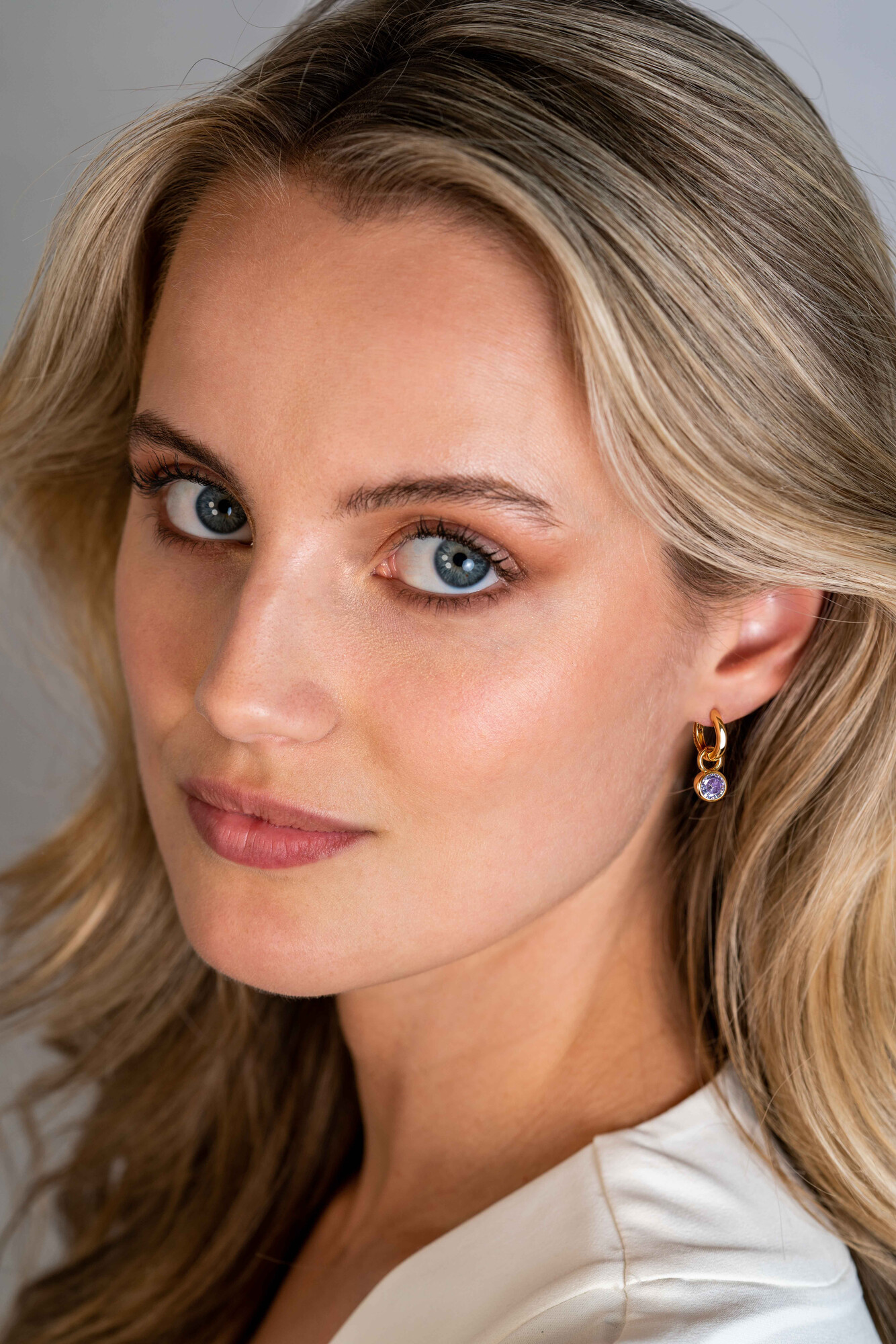 JUNI oorbedels gold plated maand met geboortesteen licht paars amethist zirconia (excl. oorringen)
