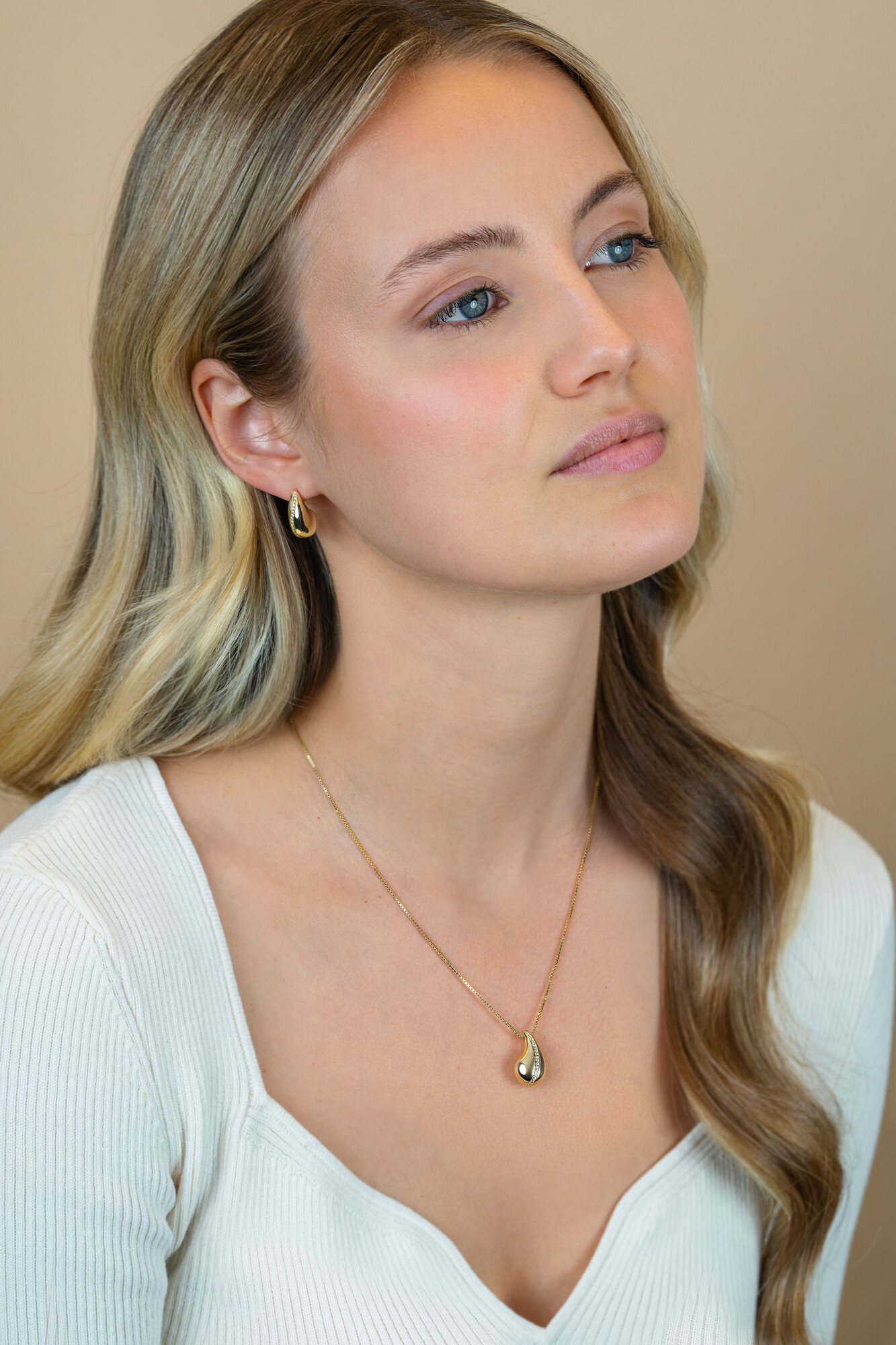 ZINZI gold plated zilveren venetiaanse ketting 45-48cm met druppelvormige hanger 20mm, golvende rij witte zirkonia's ZIC2707Y