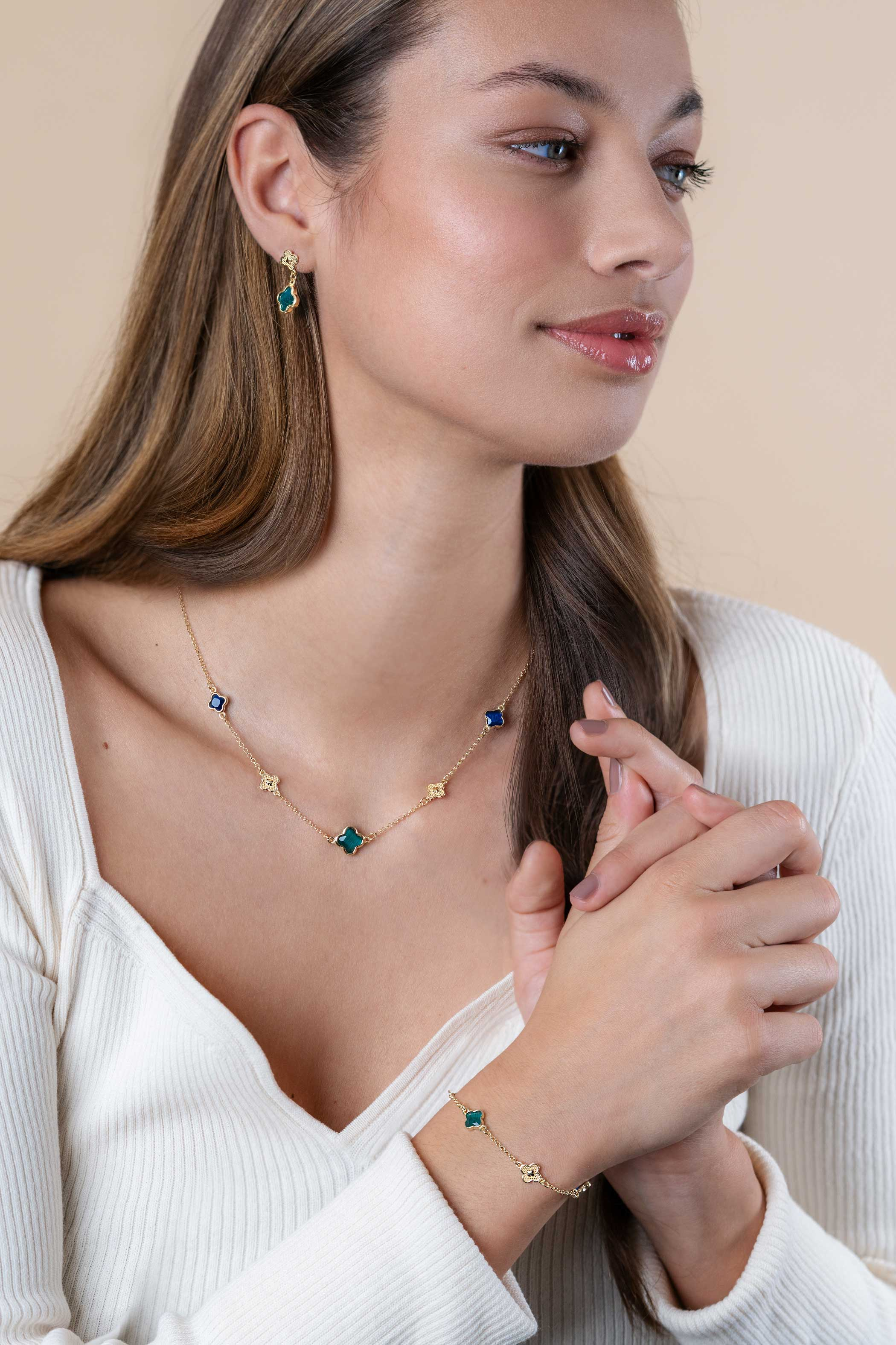 ZINZI gold plated zilveren schakel ketting met twee donkerblauwe klavers en een grotere groene klaver 40-45cm ZIC2583
