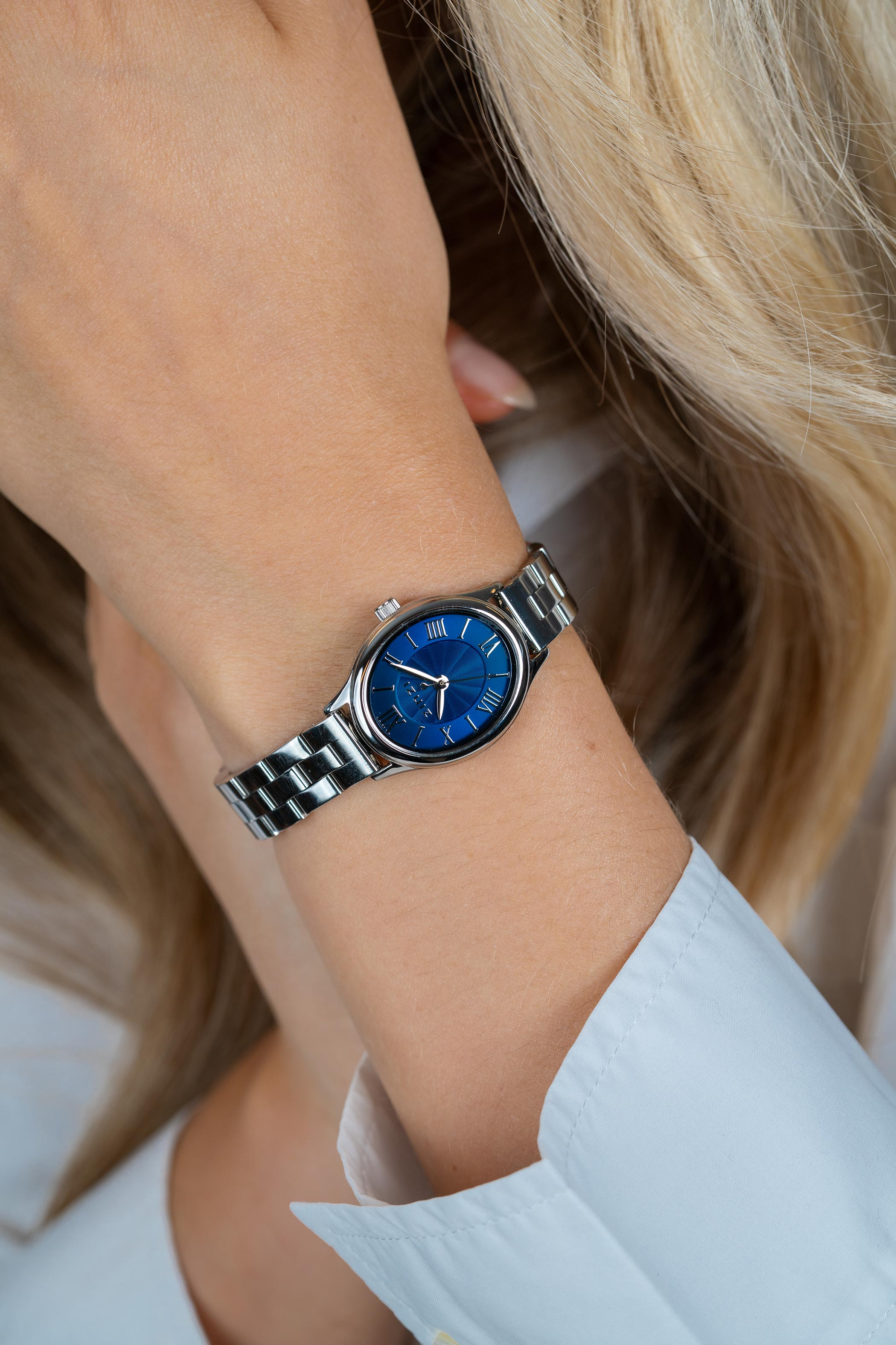 ZINZI Belle Ovale 26mm zilverkleurig horloge blauwe wijzerplaat en stalen schakelband, Japans uurwerk ZIW2955
