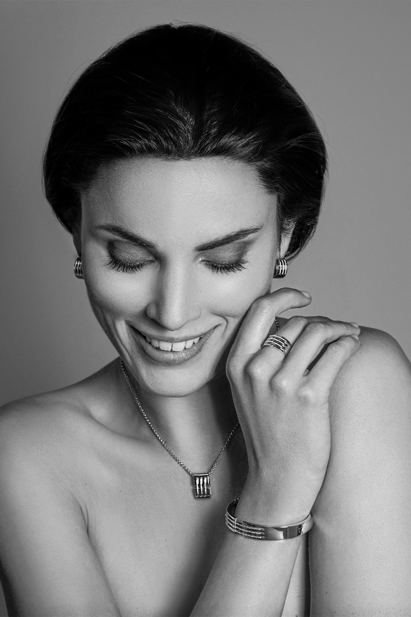 Mart Visser by ZINZI zilveren ring 11mm breed met drie banen bezet met witte zirconia's MVR18
