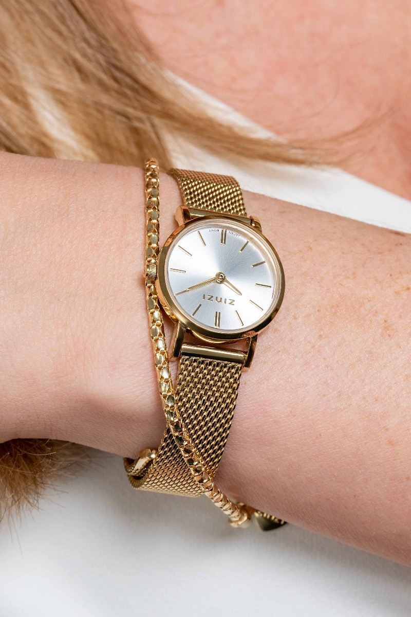 ZINZI Retro Mini horloge zilvergekleurde wijzerplaat, geelgoudkleurige kast en stalen mesh band, 24mm extra dun ZIW1833
