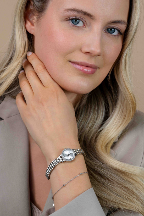 ZINZI Etoile horloge 20mm zilverkleurige sunray wijzerplaat zilverkleurige stalen kast rondom bezet met witte crystals en schakelband ZIW3202