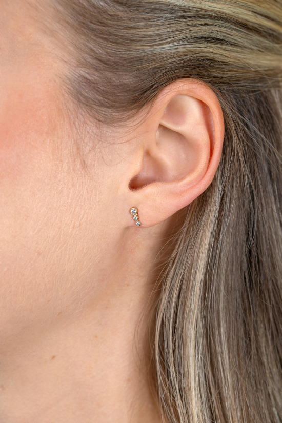 7mm ZINZI Gold 14 krt gouden oorstekers bezet met een rij aan ronde witte zirkonia's ZGO556
