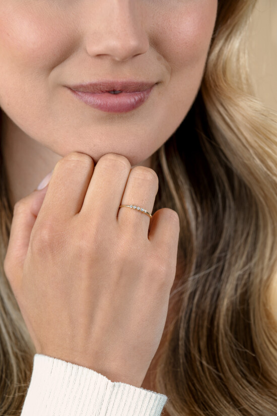 ZINZI Gold 14 krt gouden aanschuifring bezet met vijf ronde witte zirkonia's ZGR532