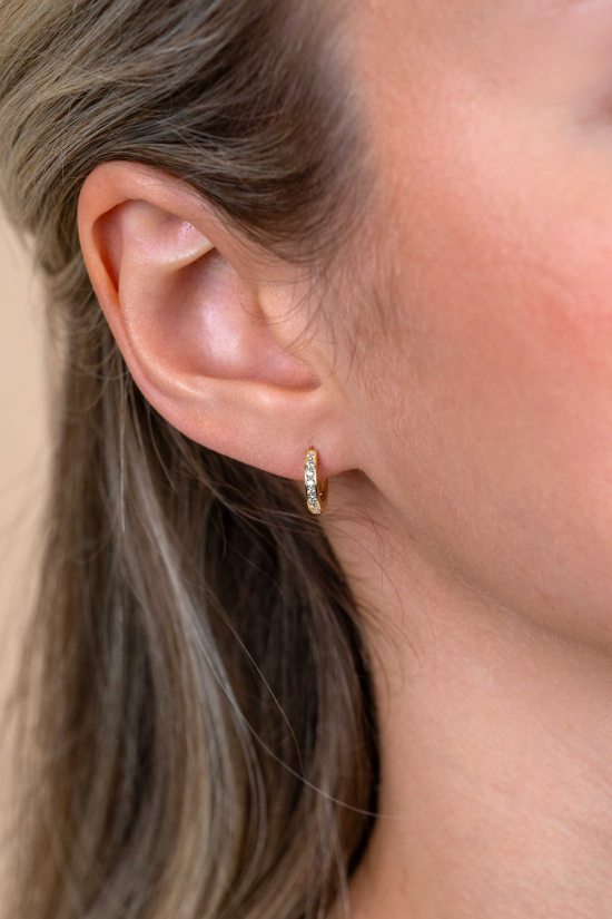 11mm ZINZI Gold 14 krt gouden oorringen, bezet met witte zirconia's met luxe klapsluiting 11mm x 2mm vierkante buis ZGO569Z
