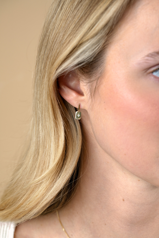 15mm ZINZI Gold 14 krt gouden oorknoppen met rechthoekig plaatje en bezet met witte zirkonia in een sterzetting ZGO510