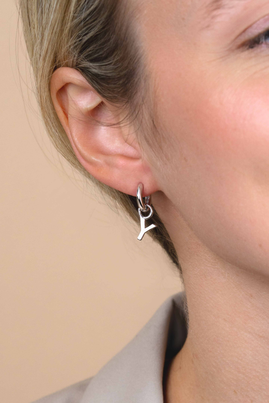 ZINZI zilveren letter oorbedel Y per stuk geprijsd ZICH2144Y. (zonder oorringen).