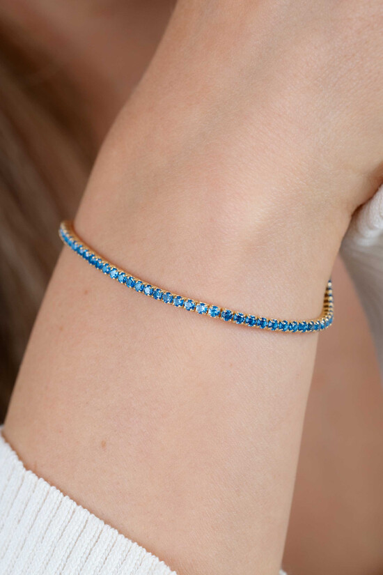ZINZI gold plated zilveren tennis armband 2,1mm breed met rijzetting saffierblauwe kleurstenen ZIA2892B