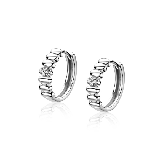 15mm ZINZI zilveren oorringen met sierlijk gladde ovalen, waarbij de middelste is bezet met witte zirkonia’s, luxe klapsluiting ZIO2876