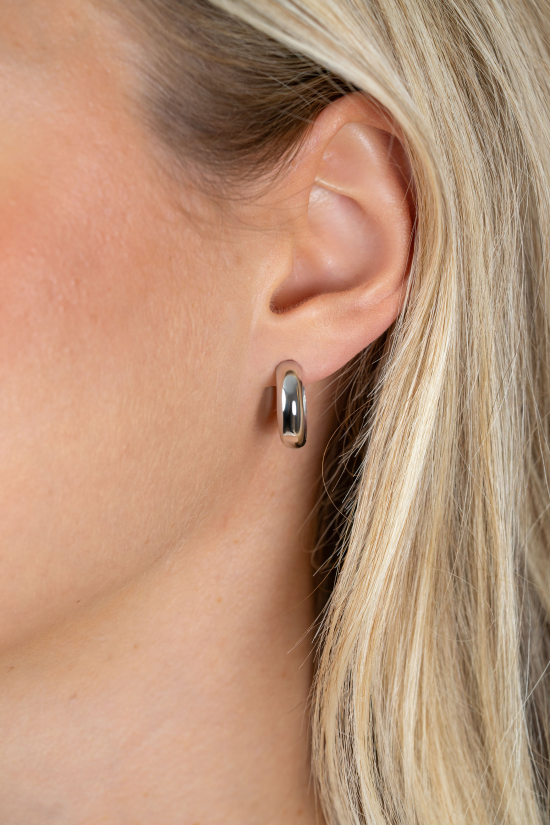 17mm ZINZI zilveren gladde oorringen met brede ronde buis 5mm met luxe klapsluiting ZIO2793