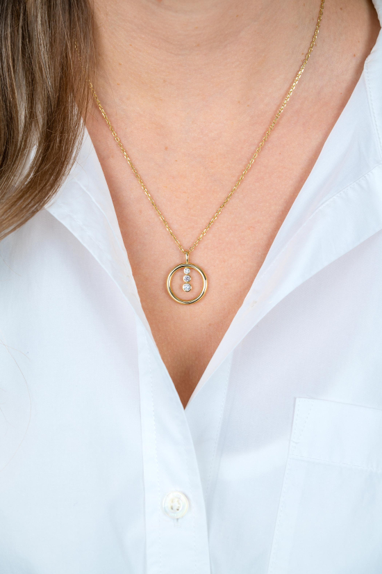 ZINZI gold plated zilveren ketting 45cm met ronde hanger en drie fonkelende witte zirkonia's ZIC2820Y