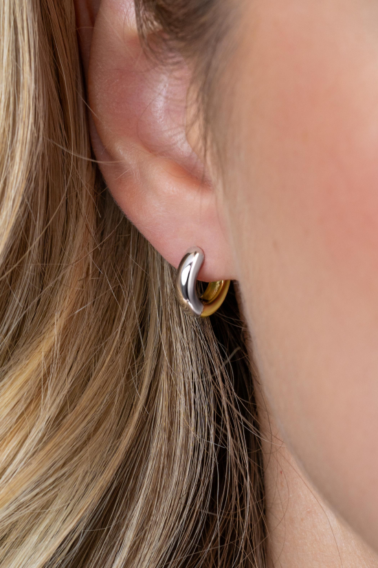 12mm ZINZI bicolor zilveren gladde oorringen met 3mm buisdikte, aan twee zijden te dragen en luxe klapsluiting ZIO2835