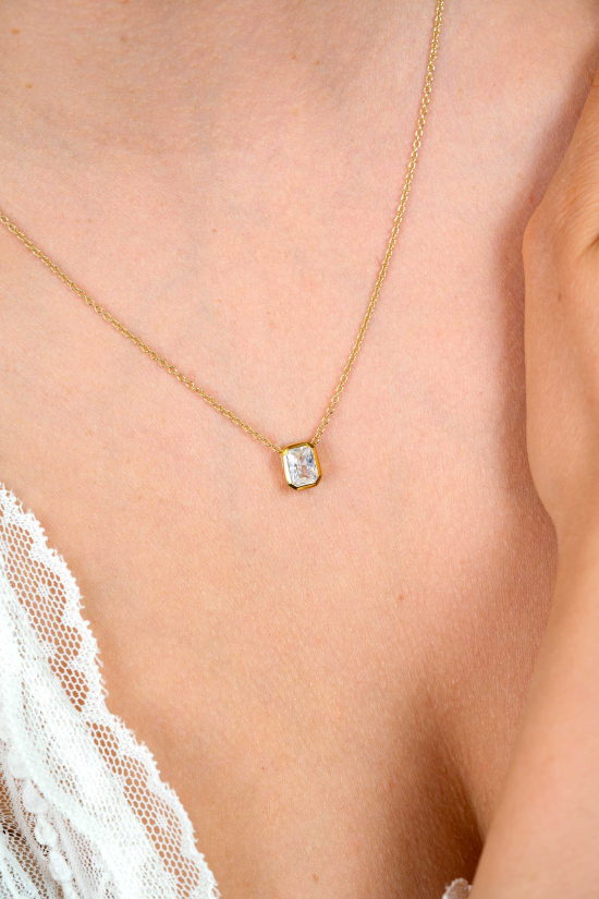 ZINZI gold plated zilveren collier 45cm met een rechthoekige gladde kastzetting (9mm), bezet met een witte zirkonia ZIC2899