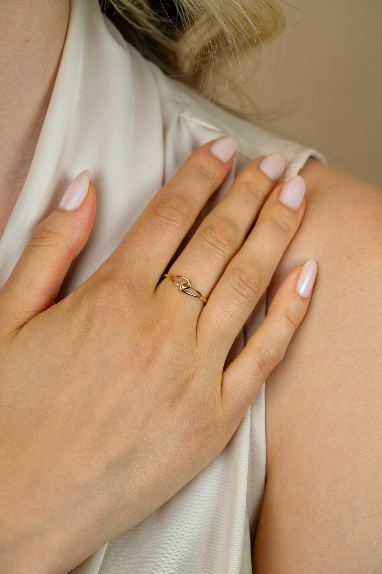 ZINZI Gold 14 krt gouden ring (5mm breed) slagmodel verbonden ZGR541