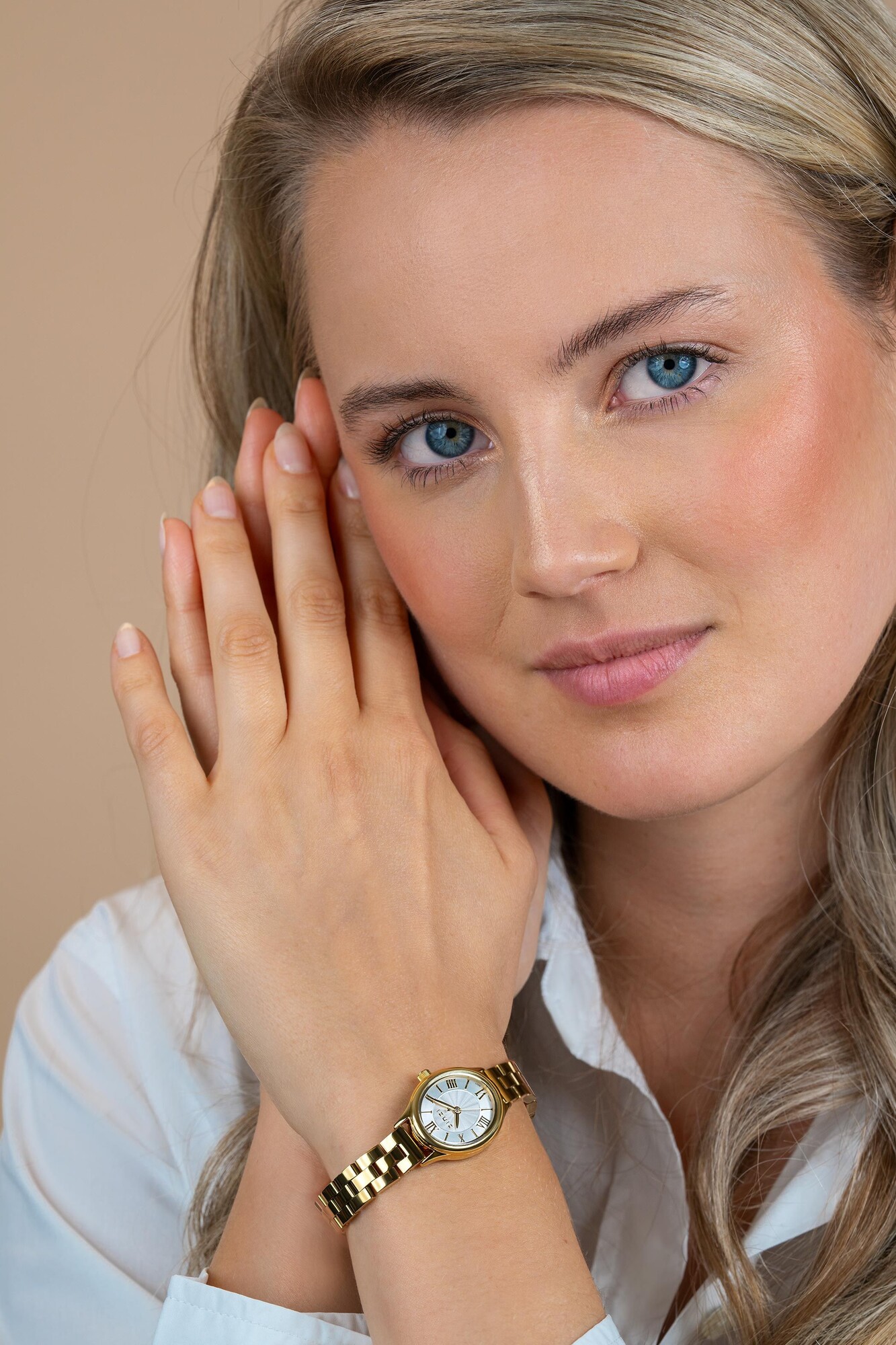 ZINZI Belle Ovale 26mm geelgoudkleurig horloge zilverkleurige wijzerplaat en stalen schakelband, Japans uurwerk ZIW2933